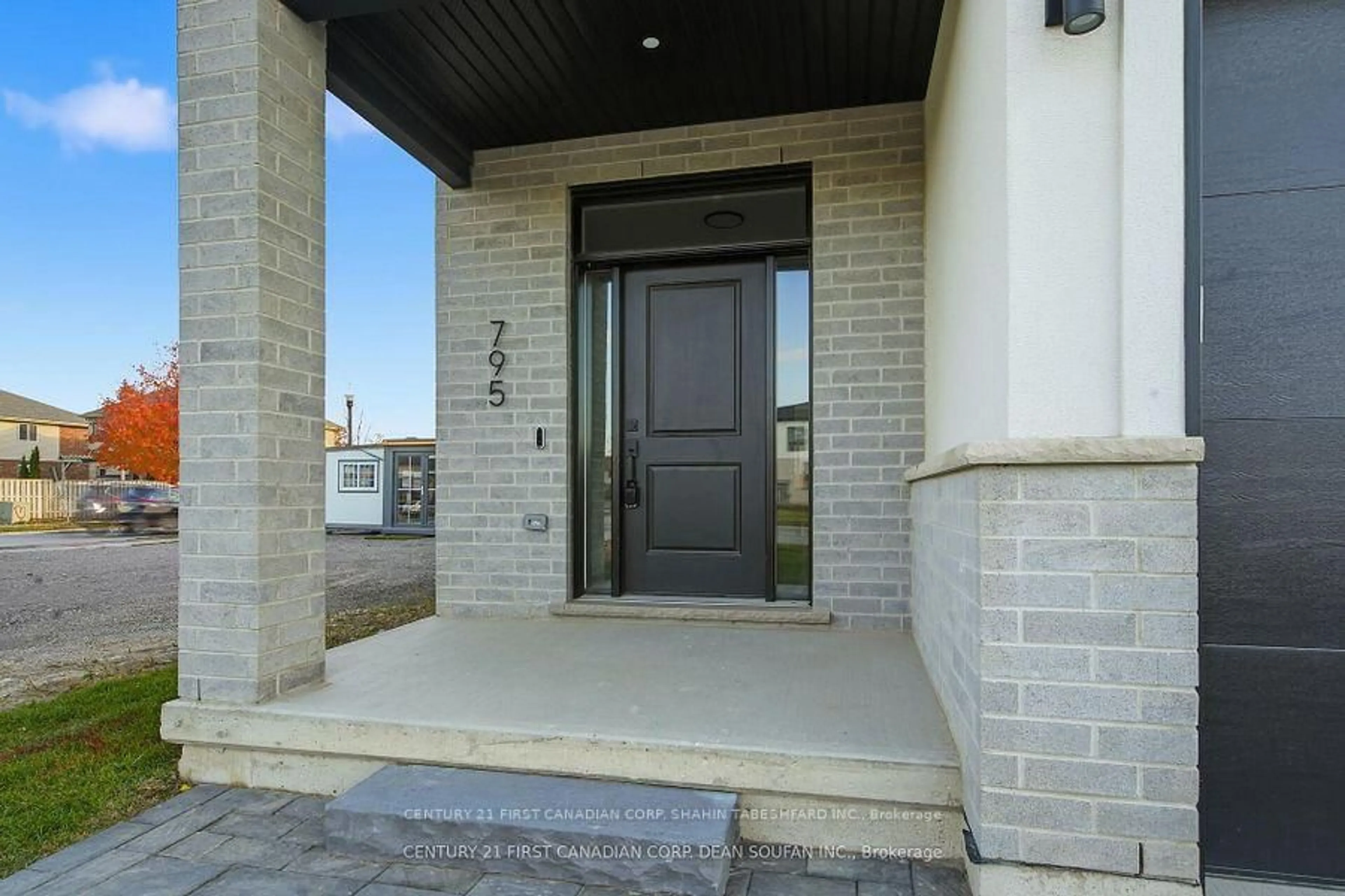 Indoor entryway for 827 Catalpa Sq, London North Ontario N6G 4A5