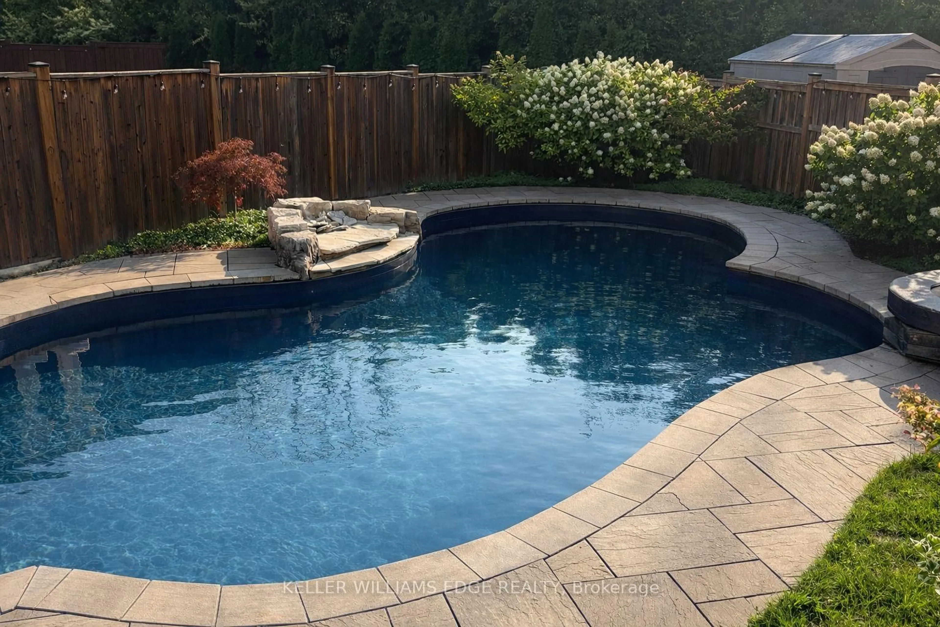 Pool for 168 Echovalley Dr, Hamilton Ontario L8J 0H2