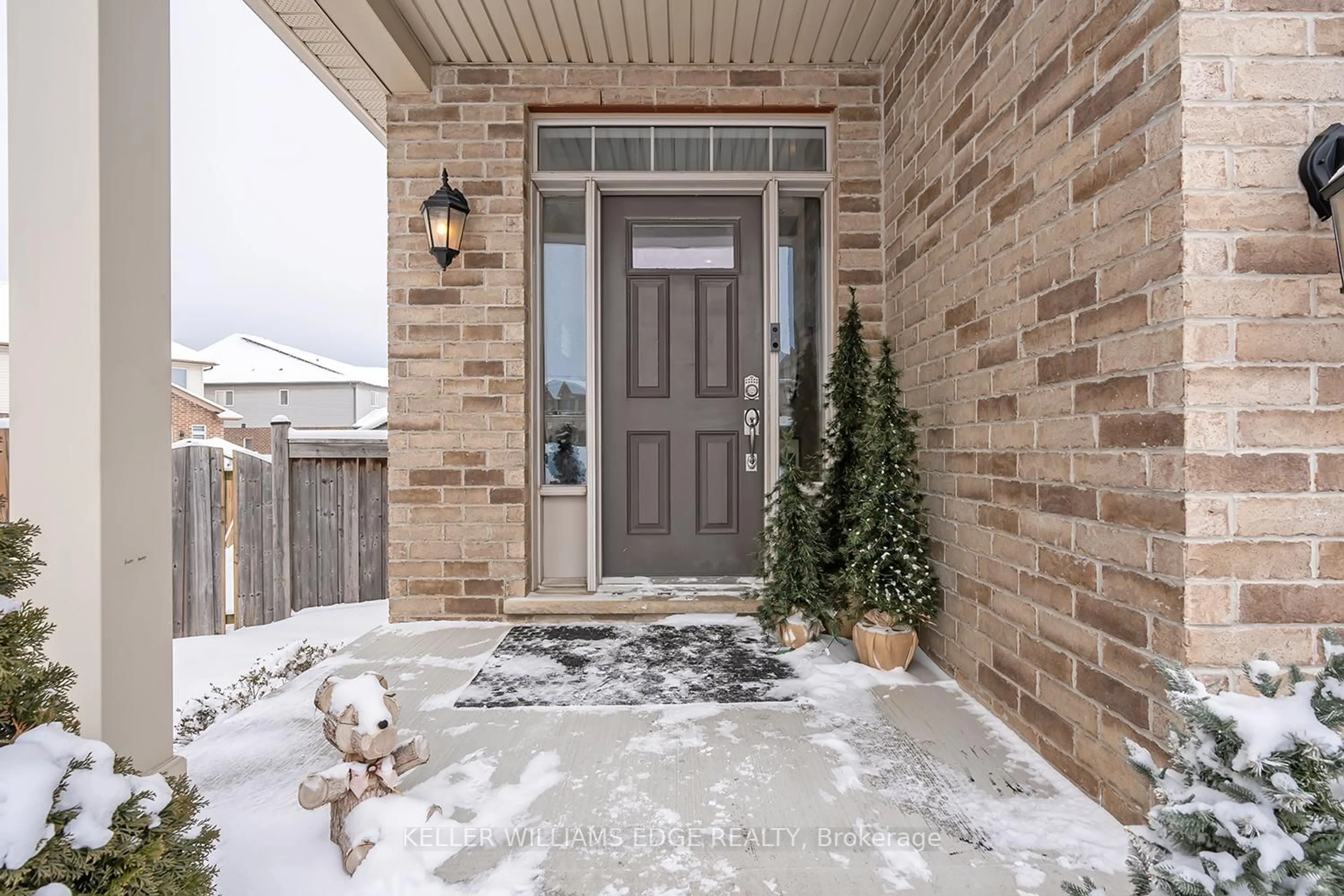 Indoor entryway for 168 Echovalley Dr, Hamilton Ontario L8J 0H2