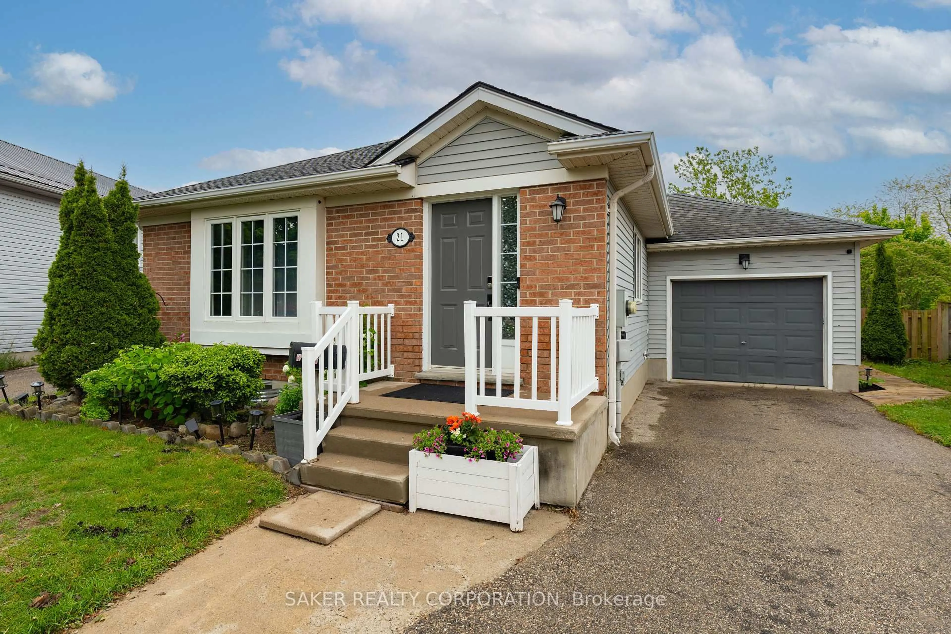 Home with brick exterior material, street for 21 Erin Crt, Aylmer Ontario N5H 3G6