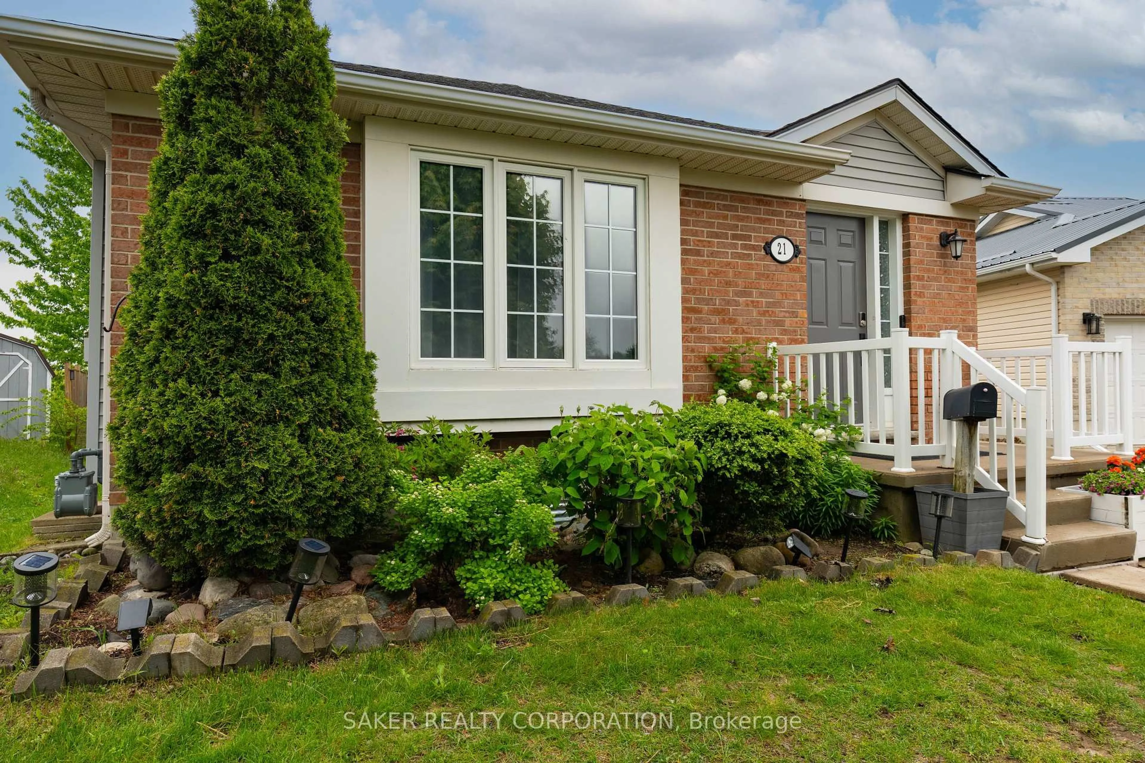 Home with brick exterior material, street for 21 Erin Crt, Aylmer Ontario N5H 3G6