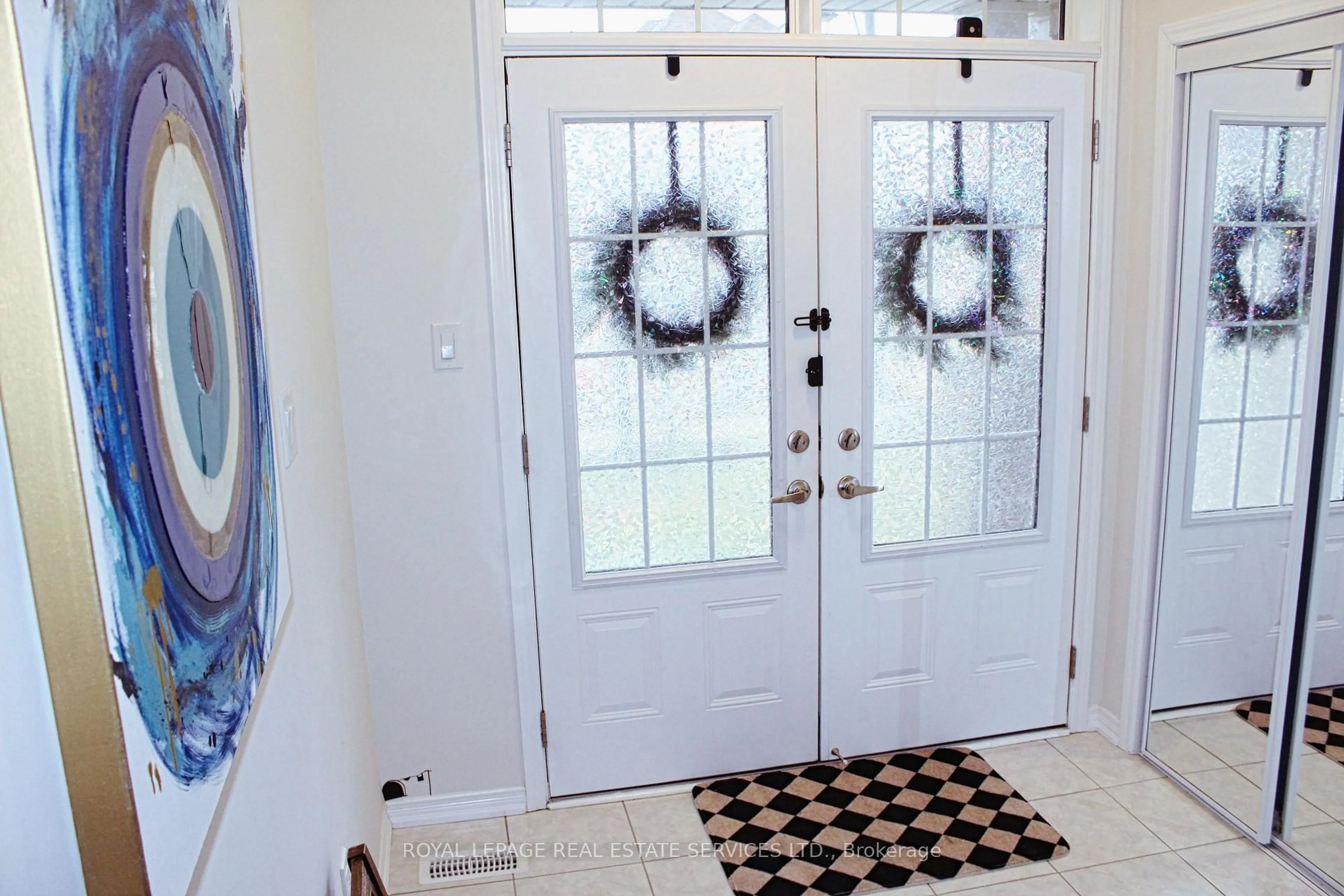 Indoor entryway for 76 Cooke Ave, Brantford Ontario N3T 0S1
