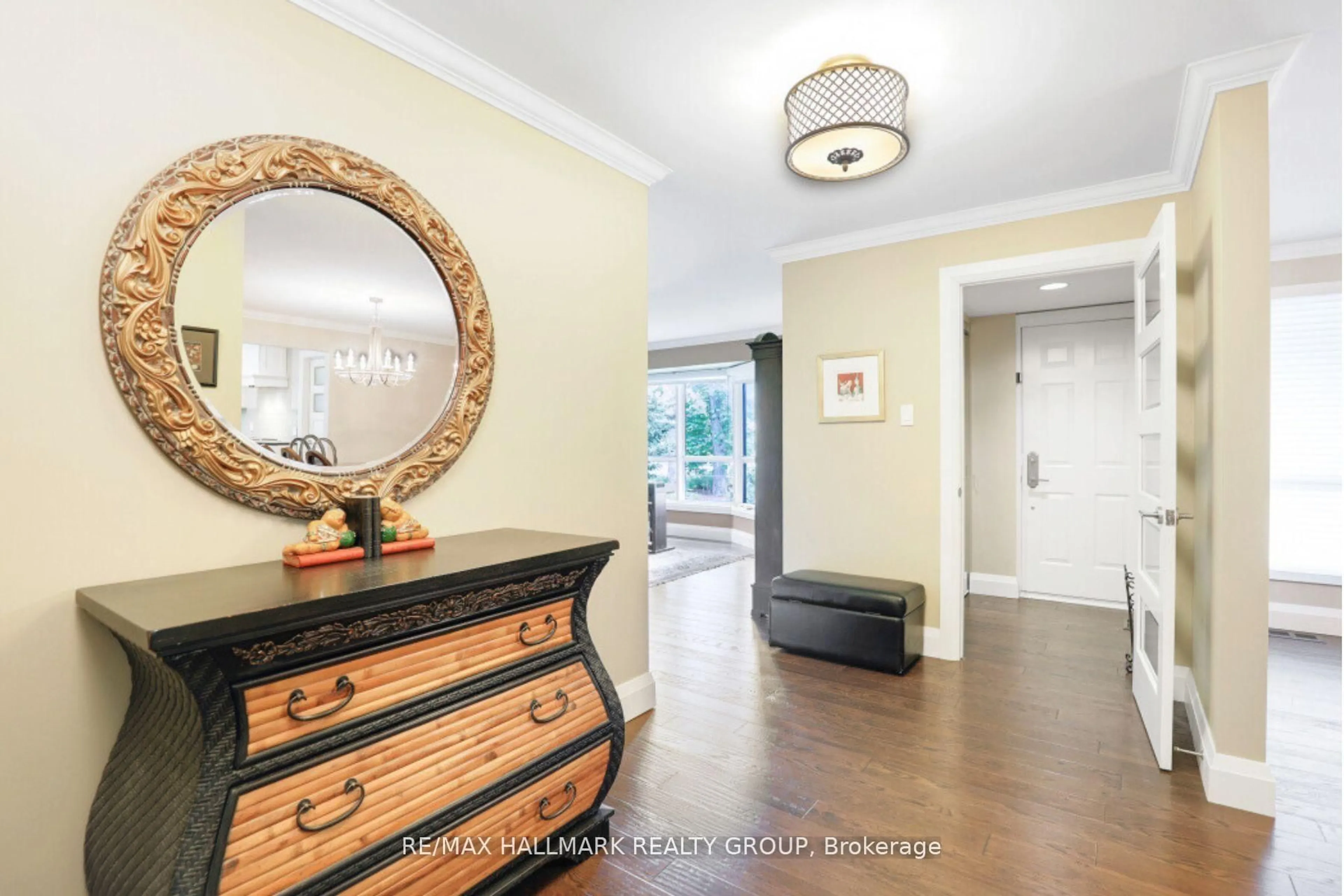 Indoor entryway for 4788 MASSEY Lane, Ottawa Ontario K1J 8W9