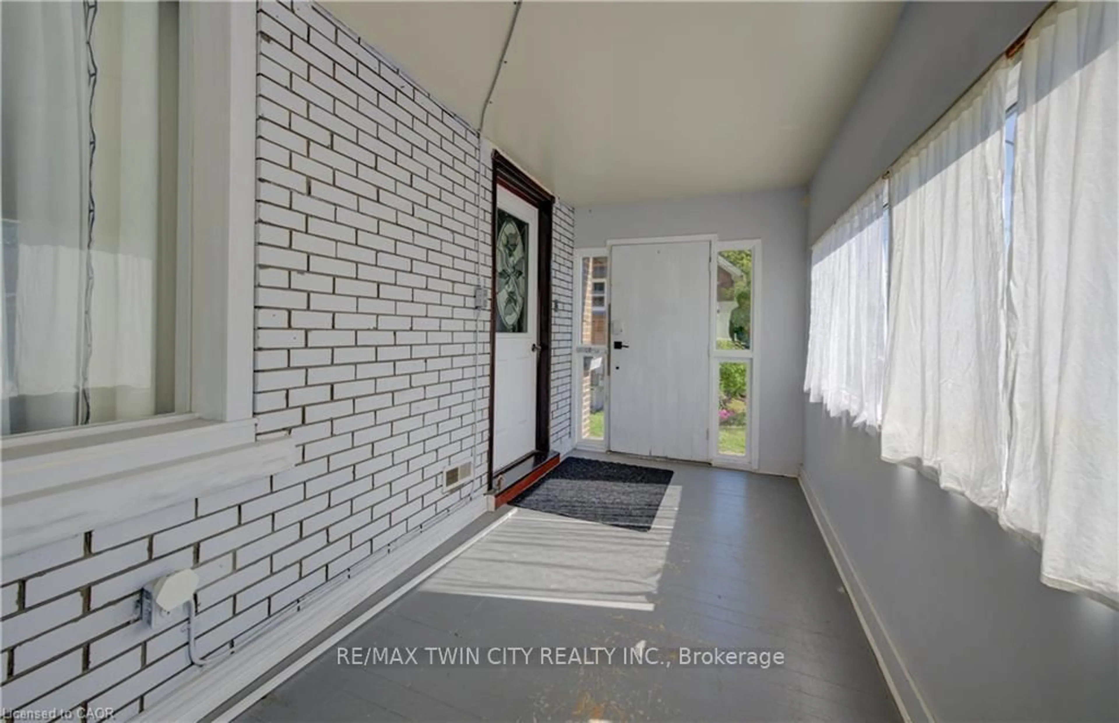 Indoor entryway for 350 Victoria St, Kitchener Ontario N2M 3A5