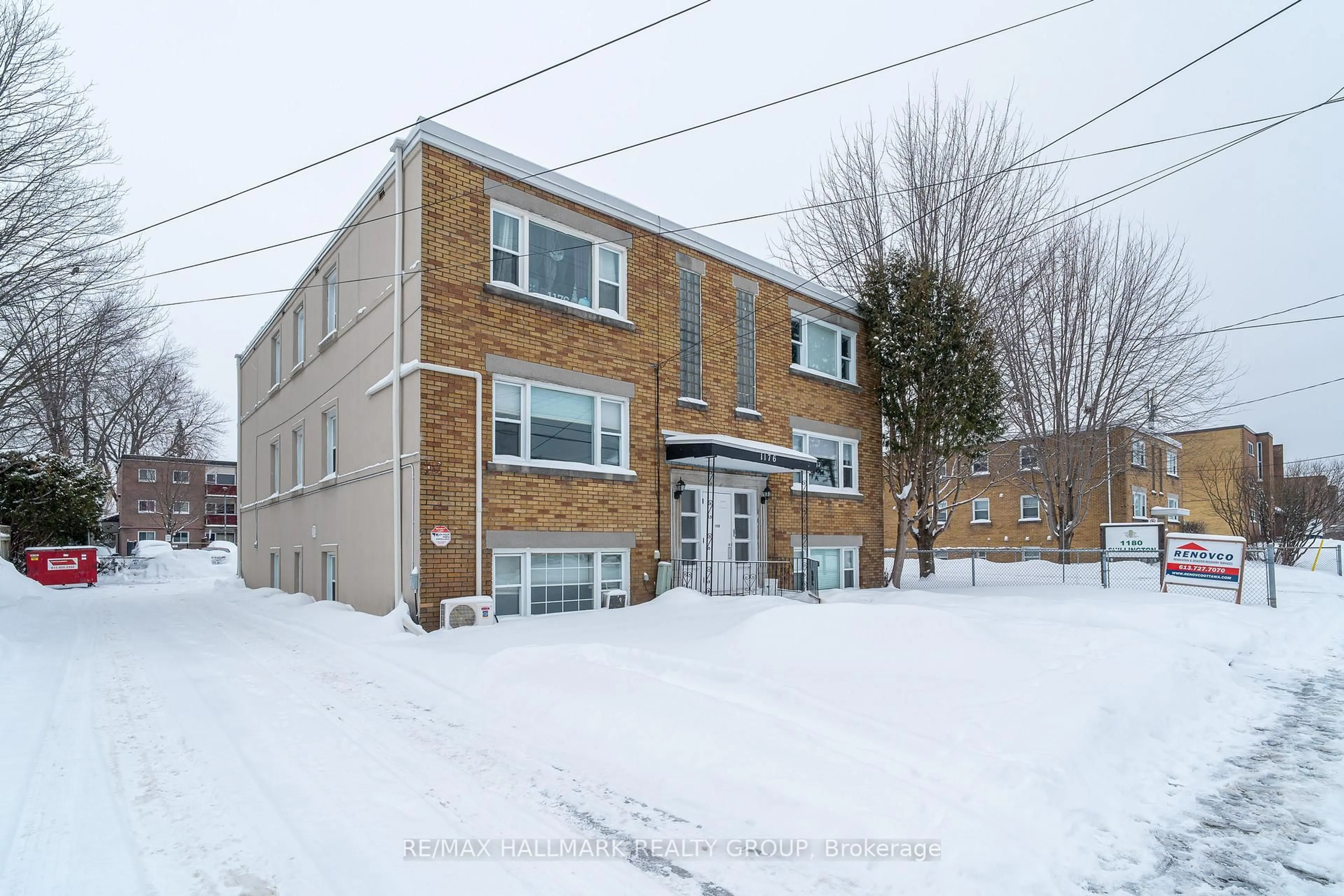 A pic from outside/outdoor area/front of a property/back of a property/a pic from drone, street for 1176 Shillington Ave, Ottawa Ontario K1Z 7Z4
