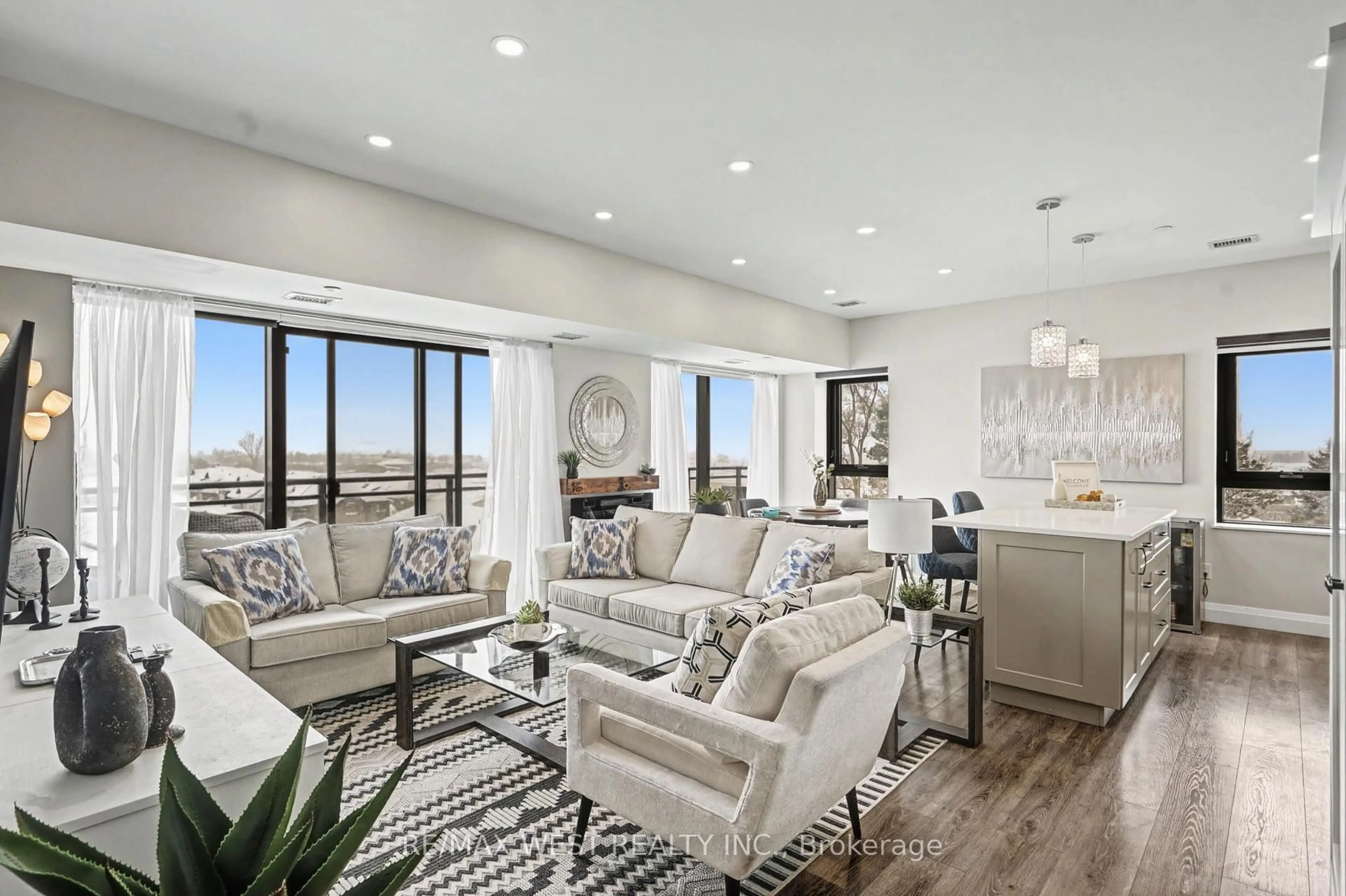 Living room with furniture, unknown for 332 GOSLING Gdns #308, Guelph Ontario N1L 1G7