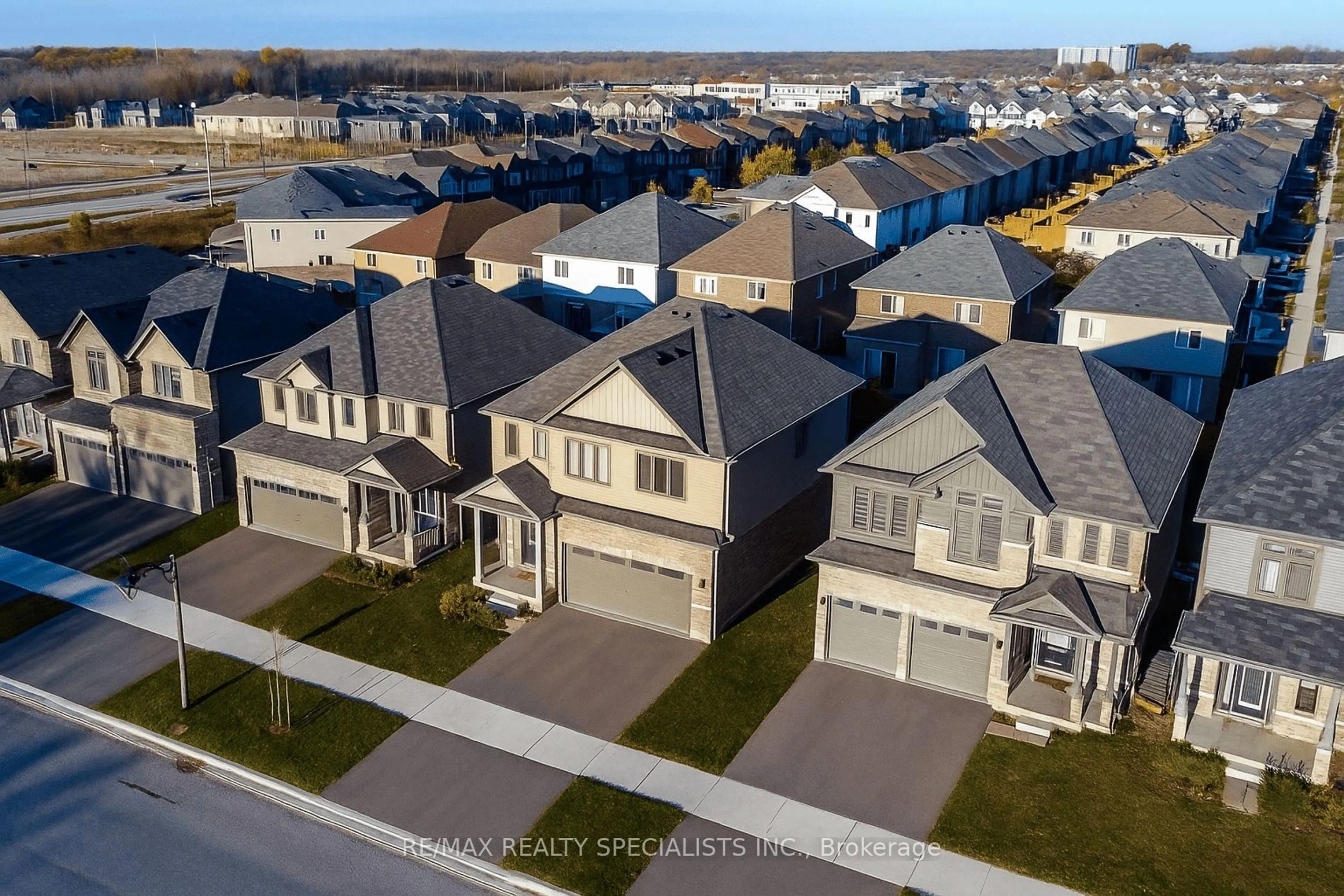 A pic from outside/outdoor area/front of a property/back of a property/a pic from drone, street for 466 Blackburn Dr, Brantford Ontario N3T 0T1