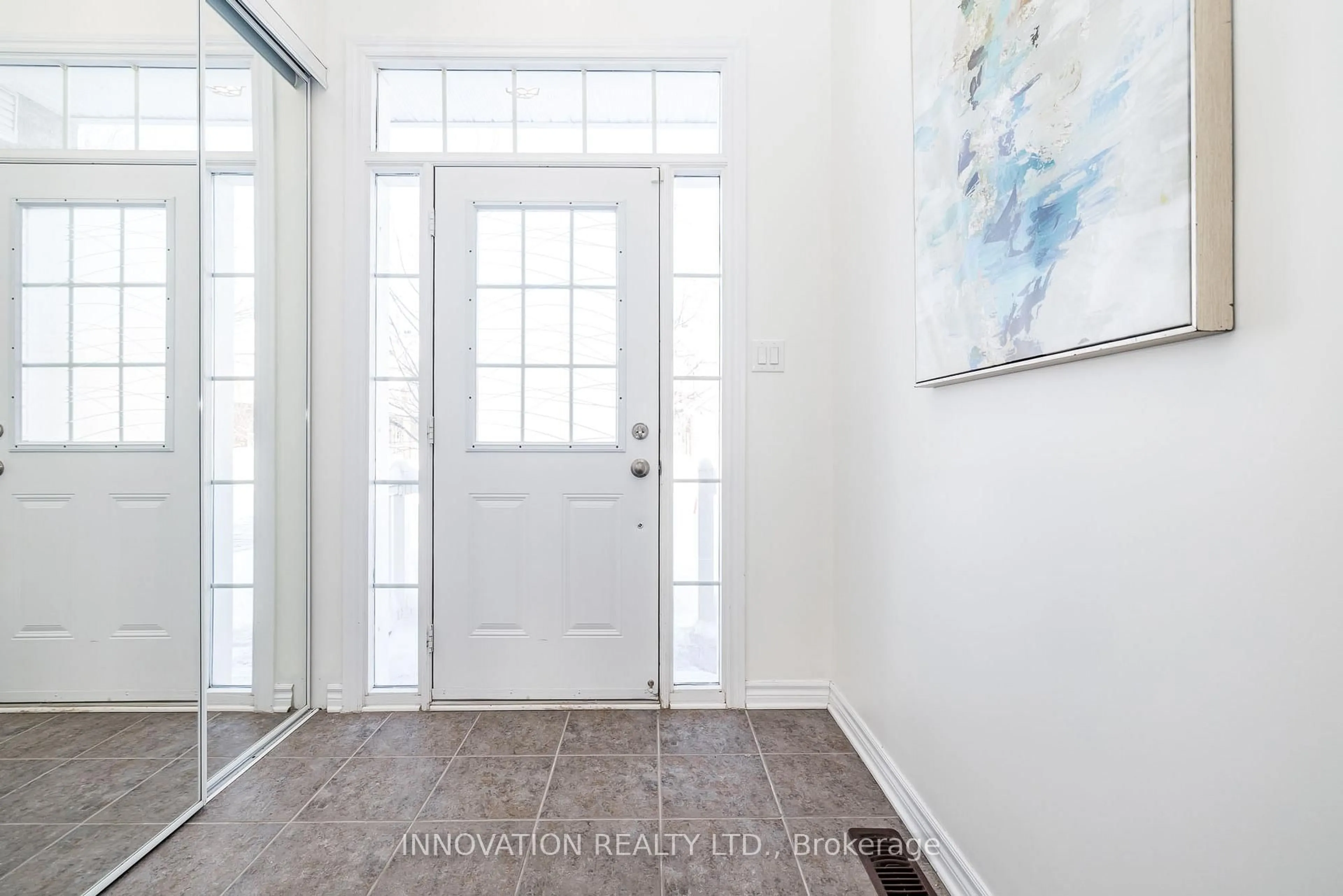 Indoor entryway for 344 Kingbrook Dr, Ottawa Ontario K2M 0G2