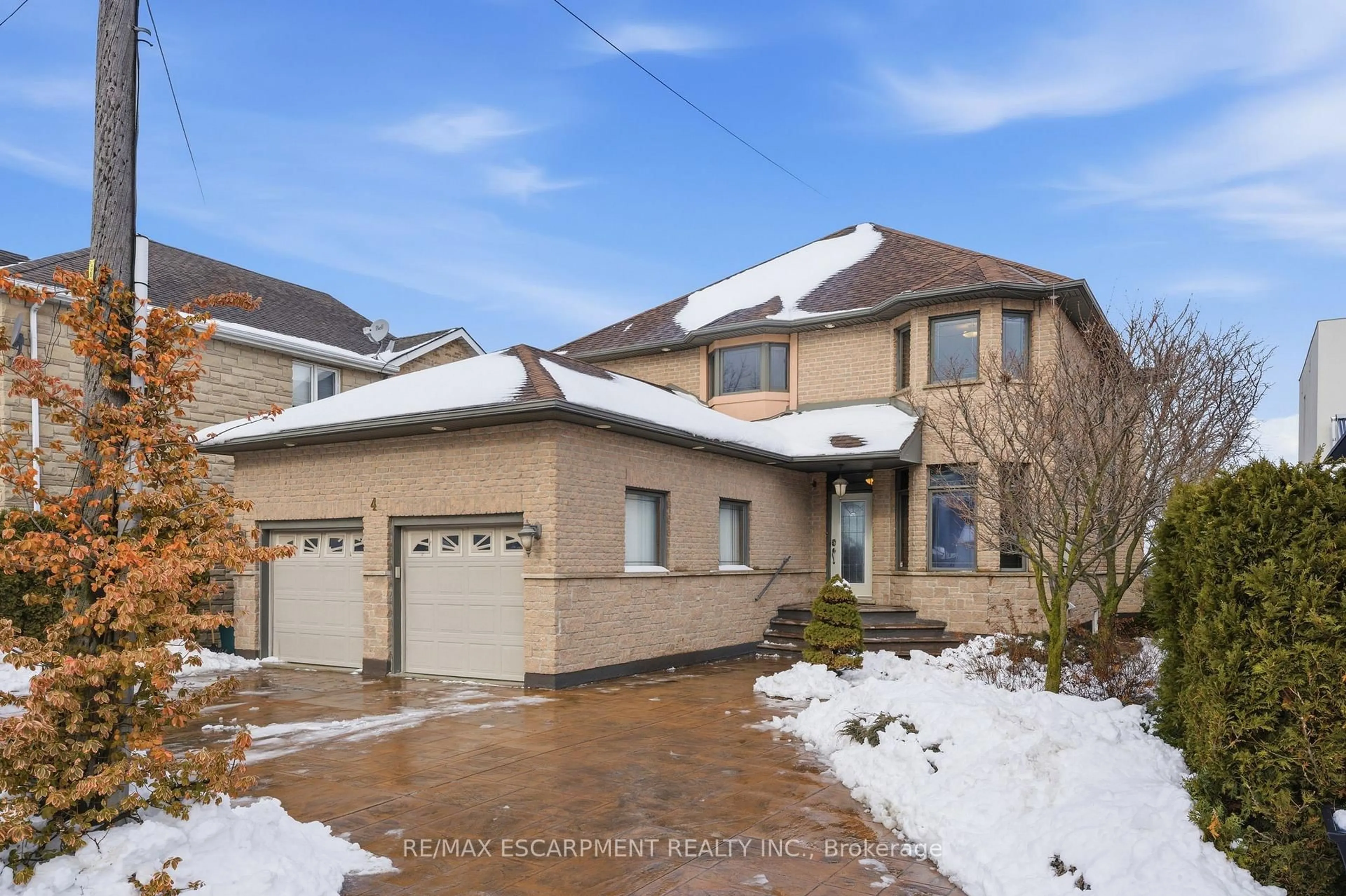 Home with brick exterior material, street for 4 Lakeside Dr, Hamilton Ontario L8E 5C1