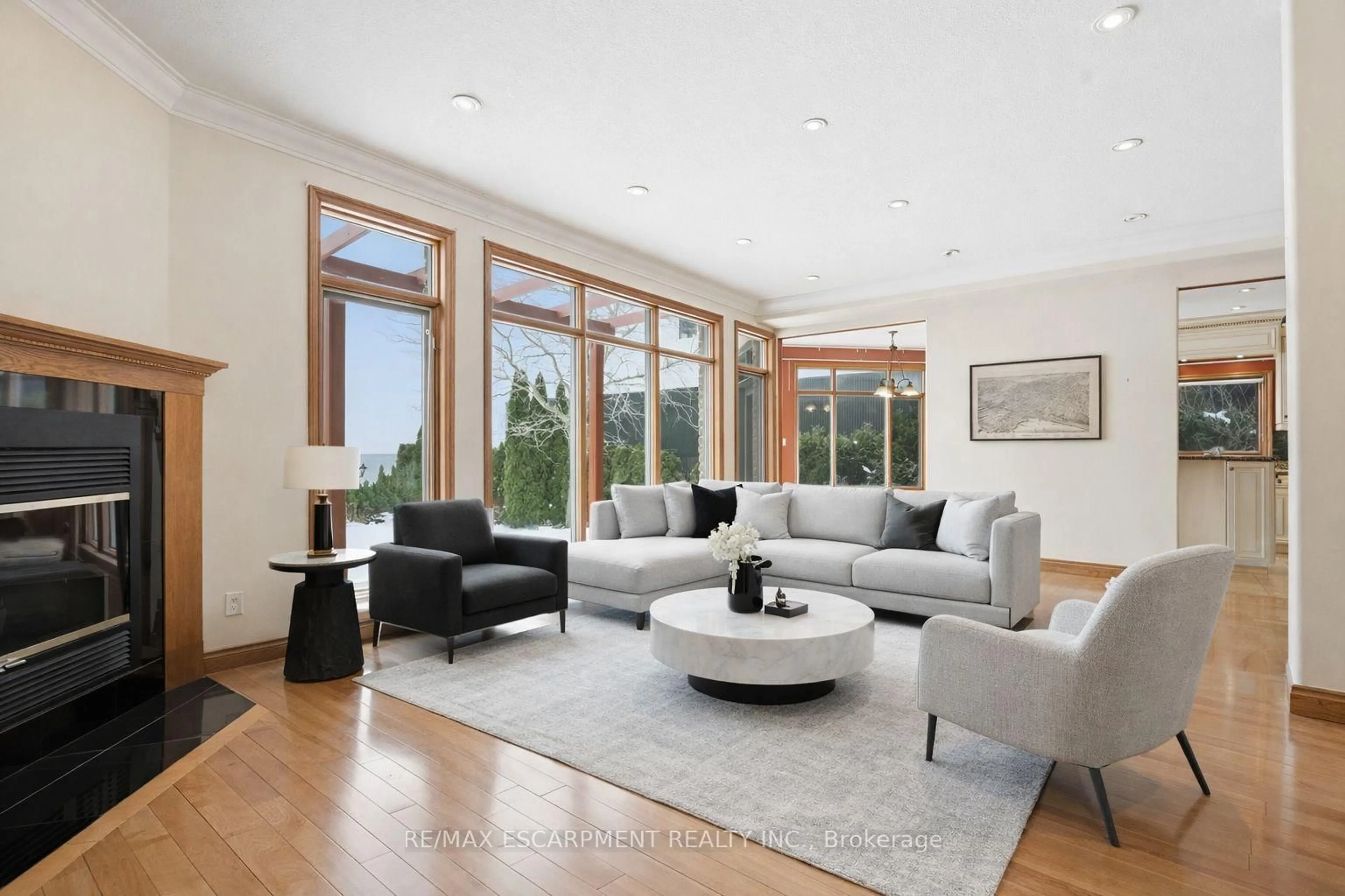 Living room with furniture, unknown for 4 Lakeside Dr, Hamilton Ontario L8E 5C1