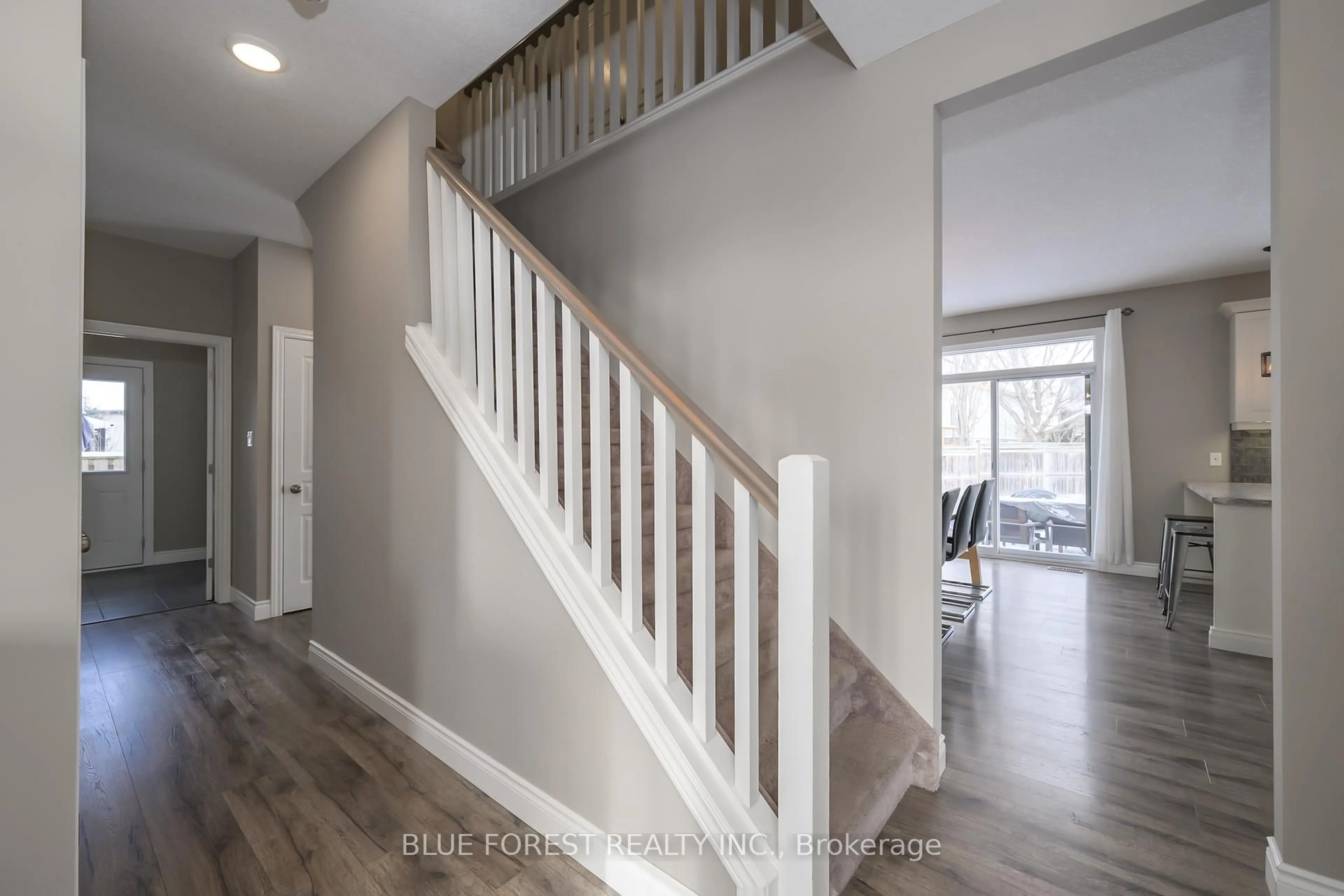 Stairs for 7 St Andrews Dr, St. Thomas Ontario N5R 0G2