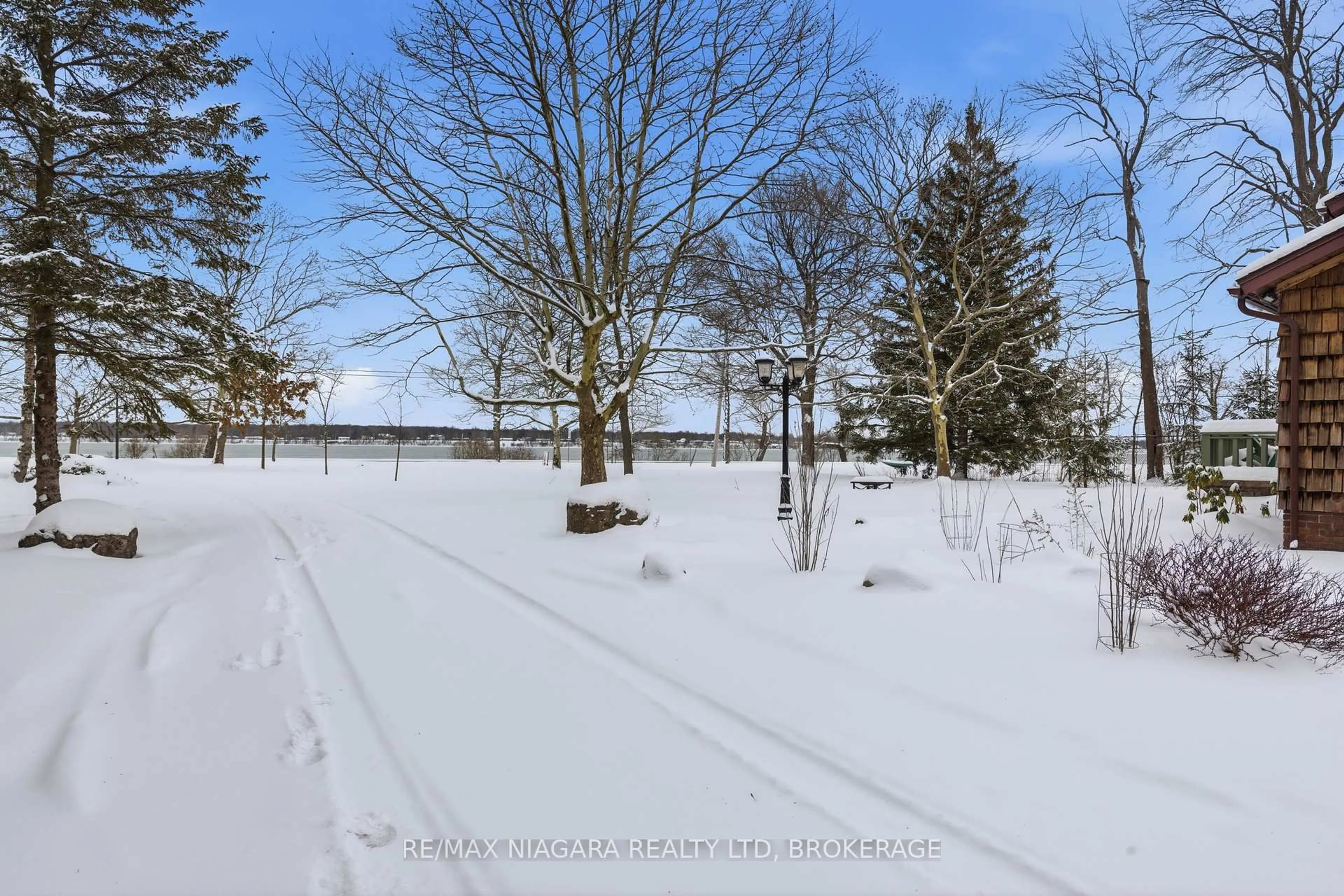 Patio, forest/trees view for 4009 NIAGARA Pkwy, Fort Erie Ontario L0S 1N0