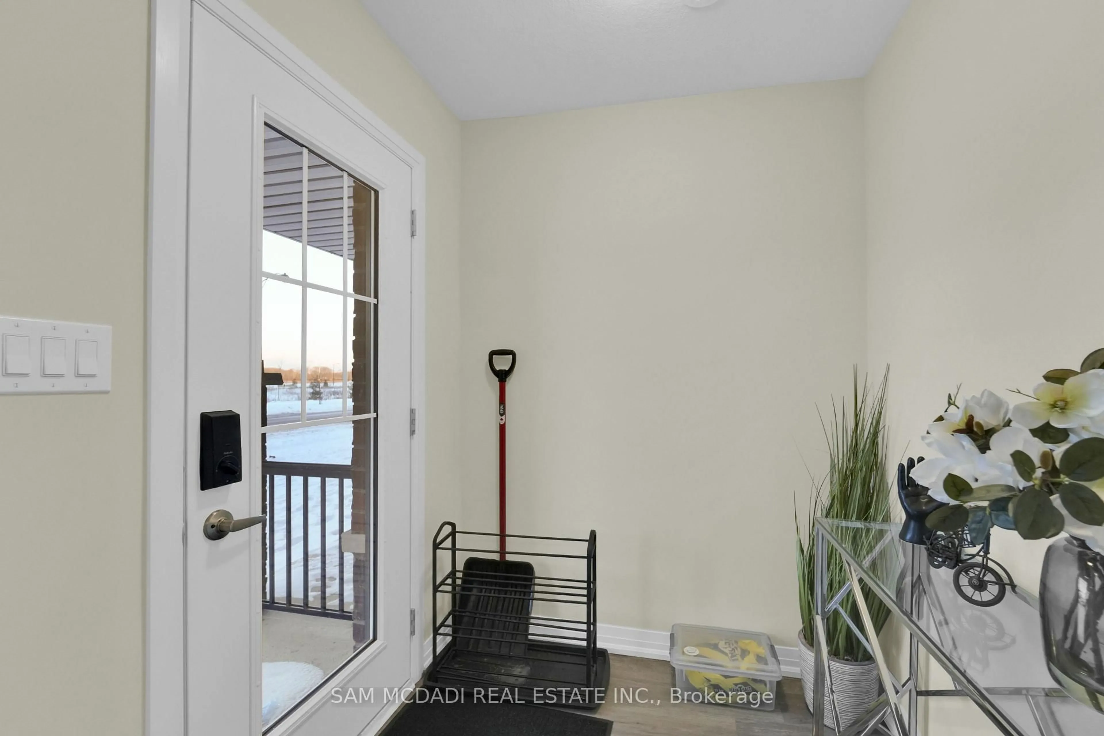 Indoor entryway for 185 Bedrock Dr #13, Hamilton Ontario L8J 0M5