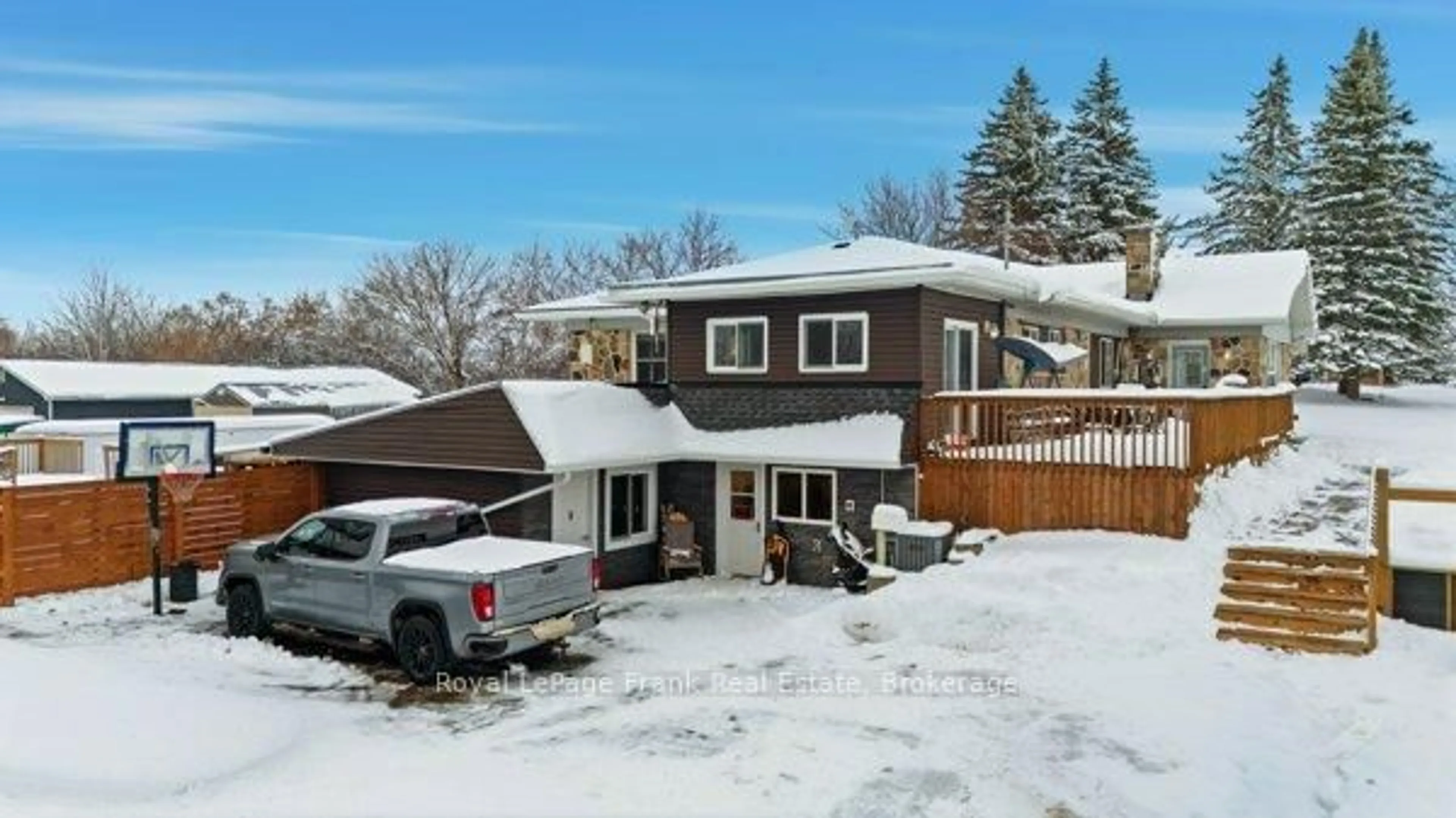 A pic from outside/outdoor area/front of a property/back of a property/a pic from drone, street for 241 Bellevue Dr, Belleville Ontario K8N 4Z5