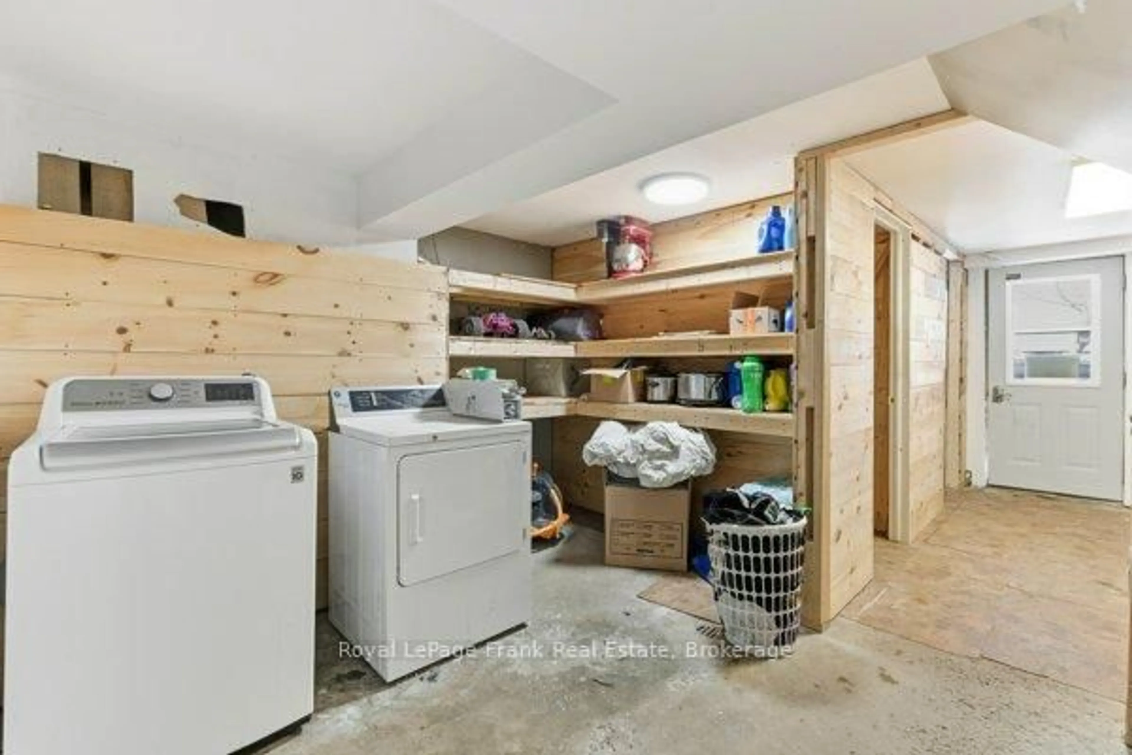 Laundry room for 241 Bellevue Dr, Belleville Ontario K8N 4Z5