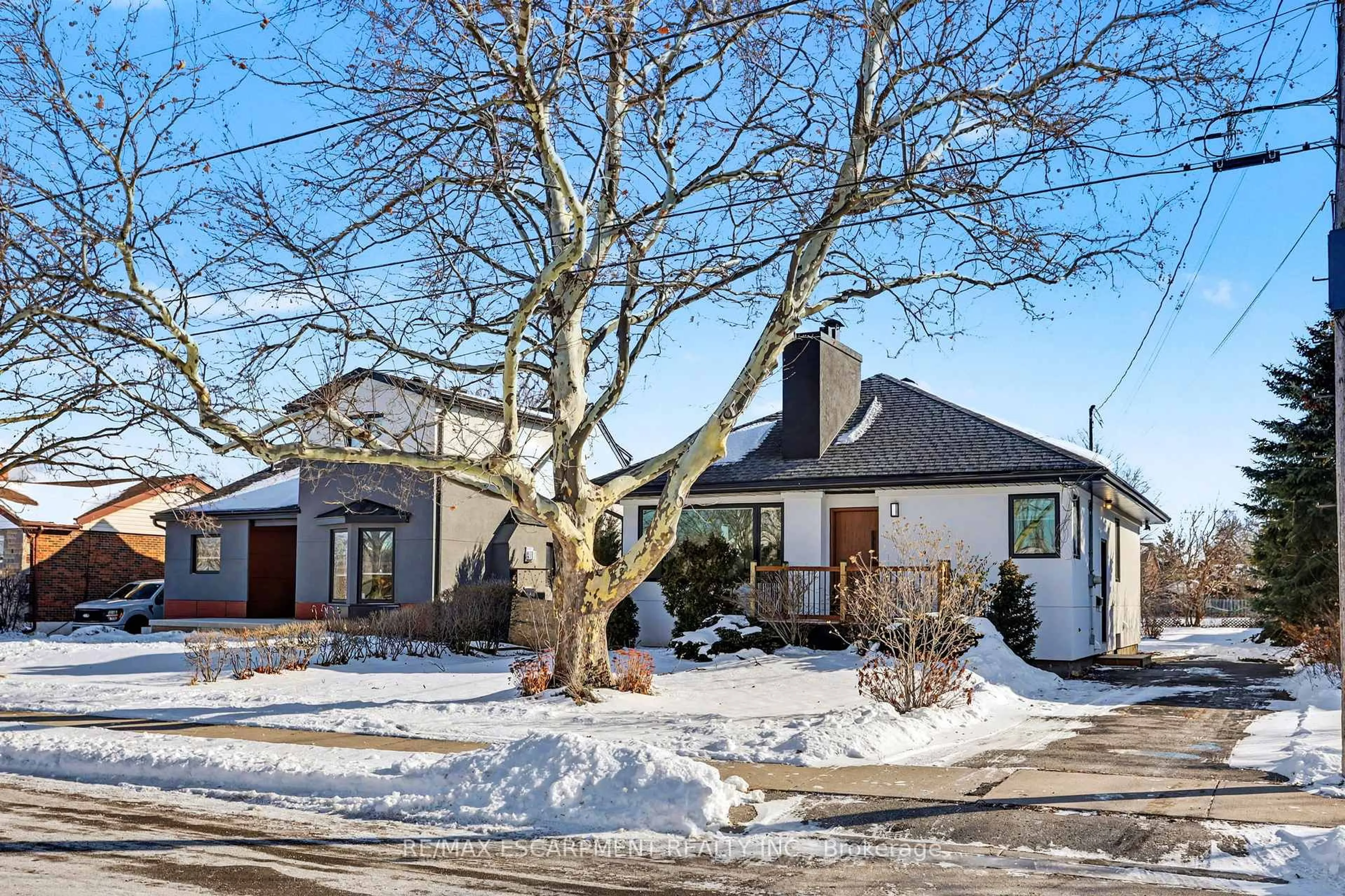 Home with brick exterior material, street for 10 Norwich Rd, Hamilton Ontario L8E 1Z6