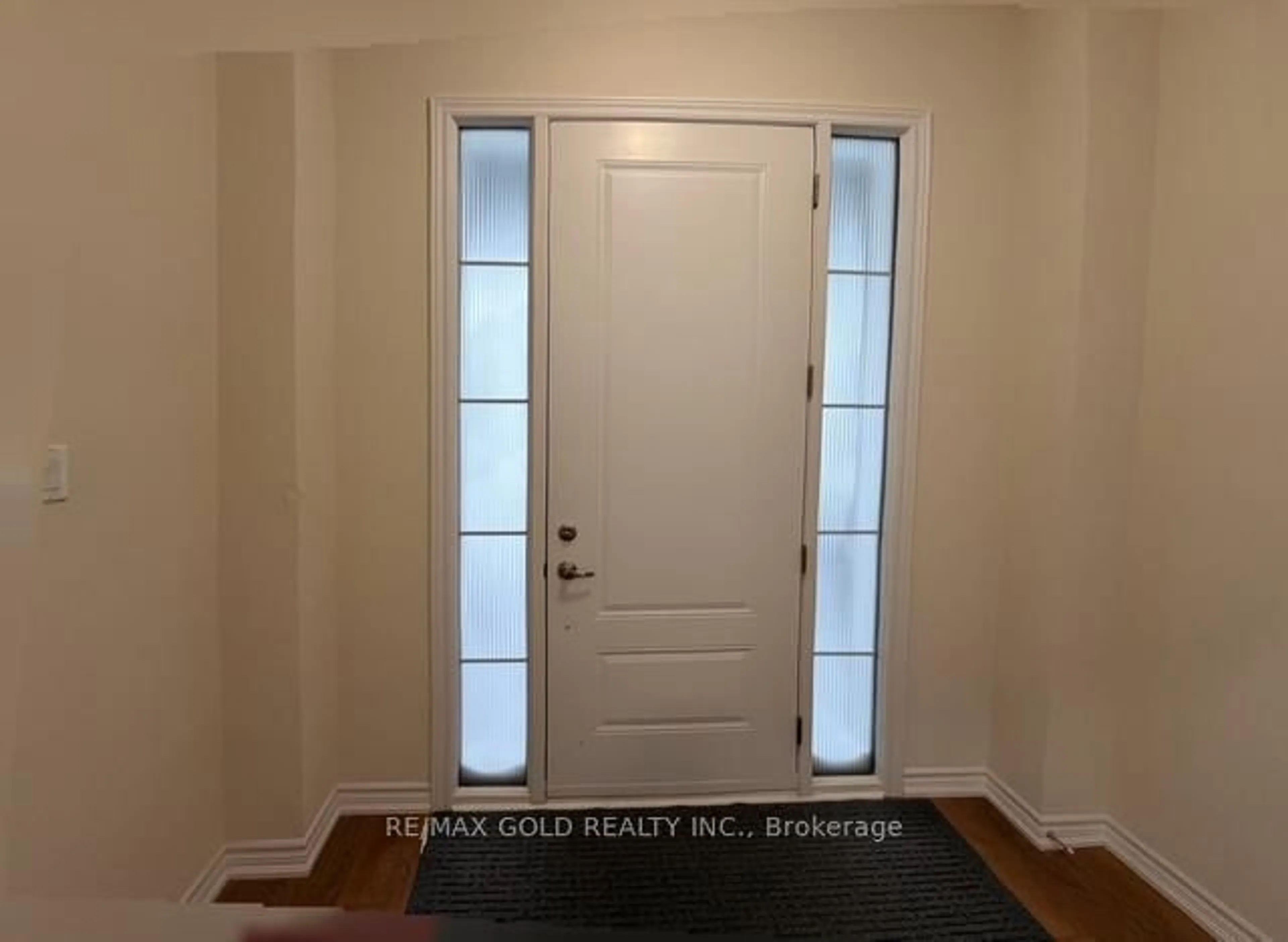 Indoor entryway for 86 Molozzi St, Erin Ontario N0B 1T0