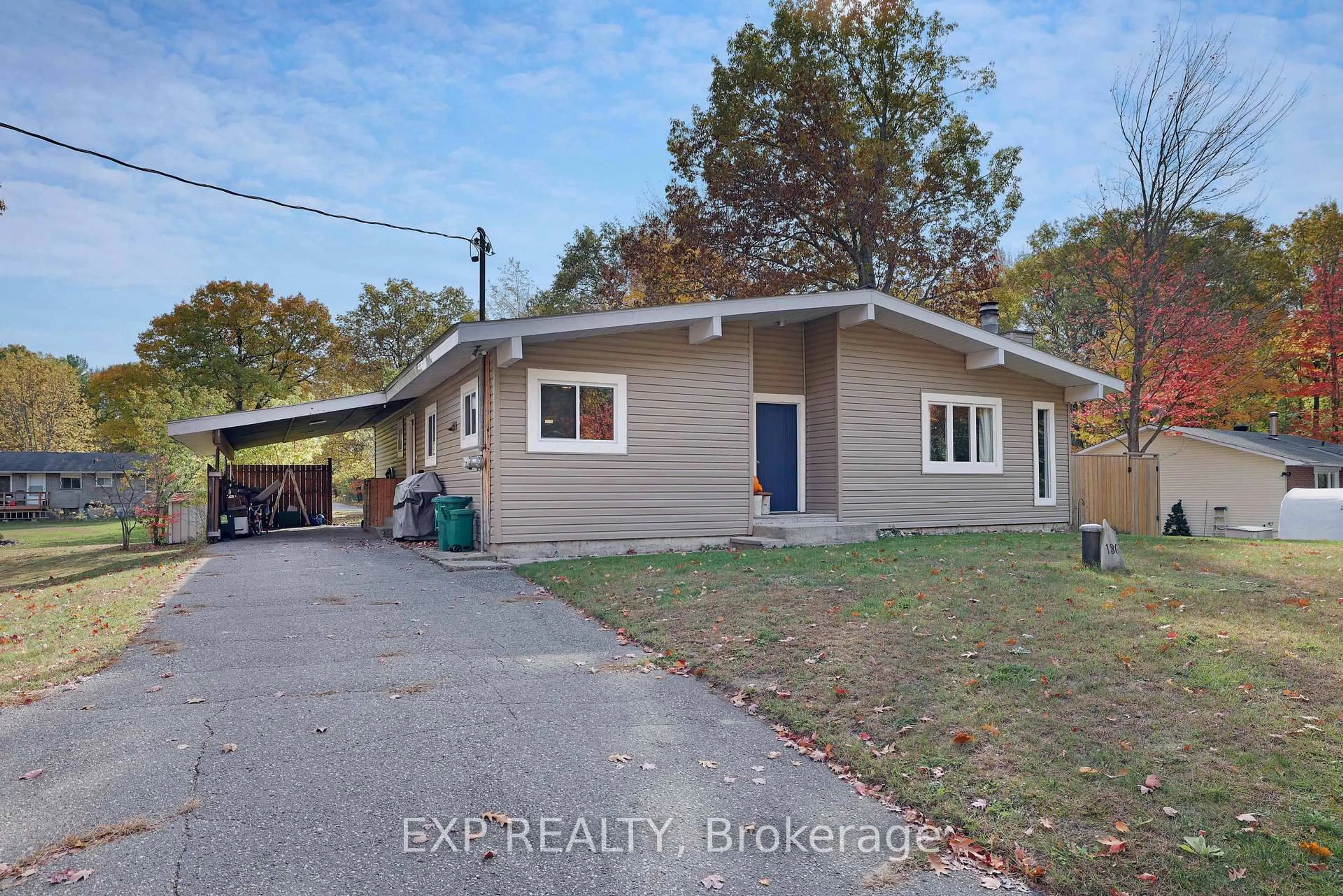 A pic from outside/outdoor area/front of a property/back of a property/a pic from drone, street for 136 Resthaven Ave, Ottawa Ontario K0A 3M0