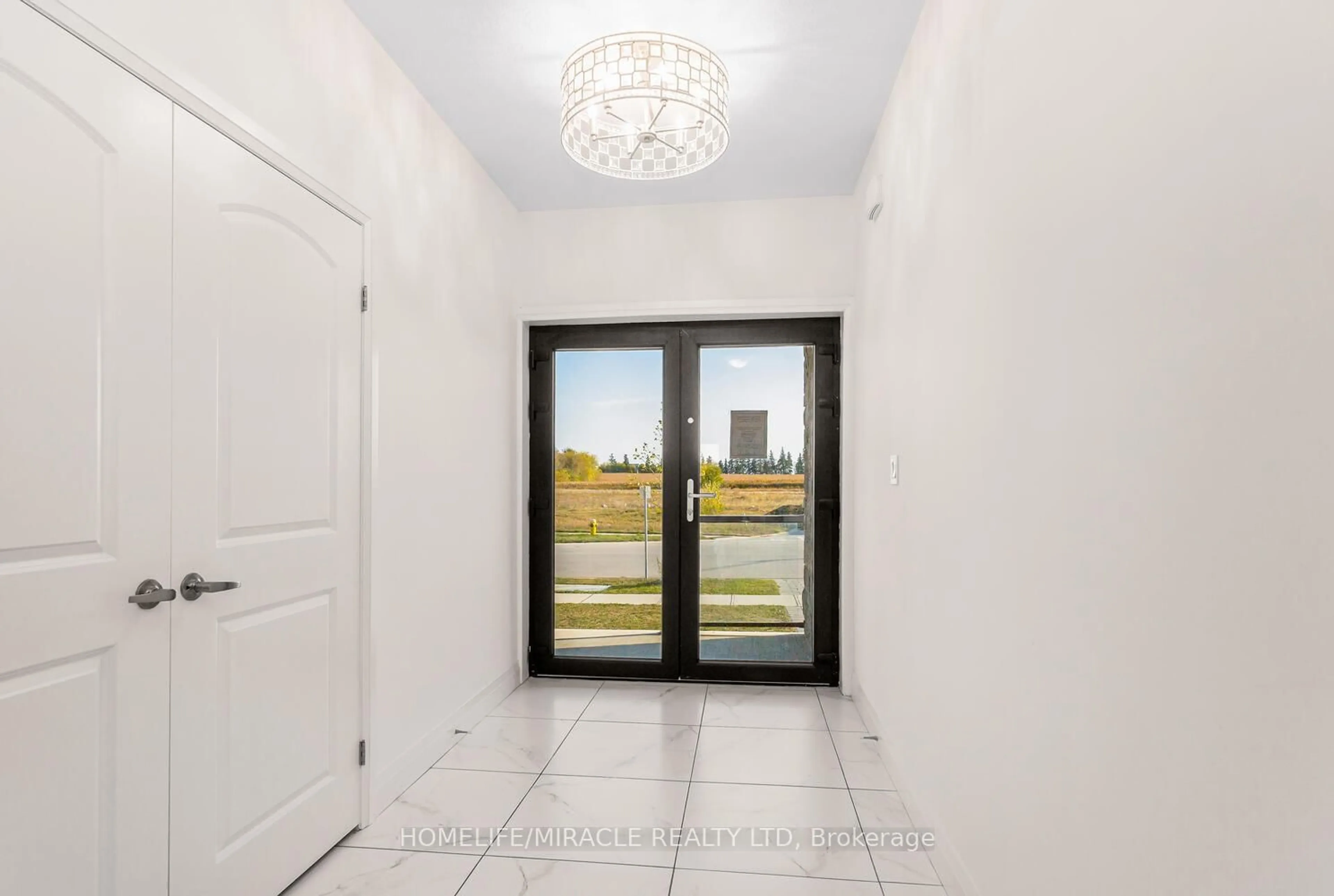 Indoor entryway for 80 Grandville Circ, Brant Ontario N3L 0J5