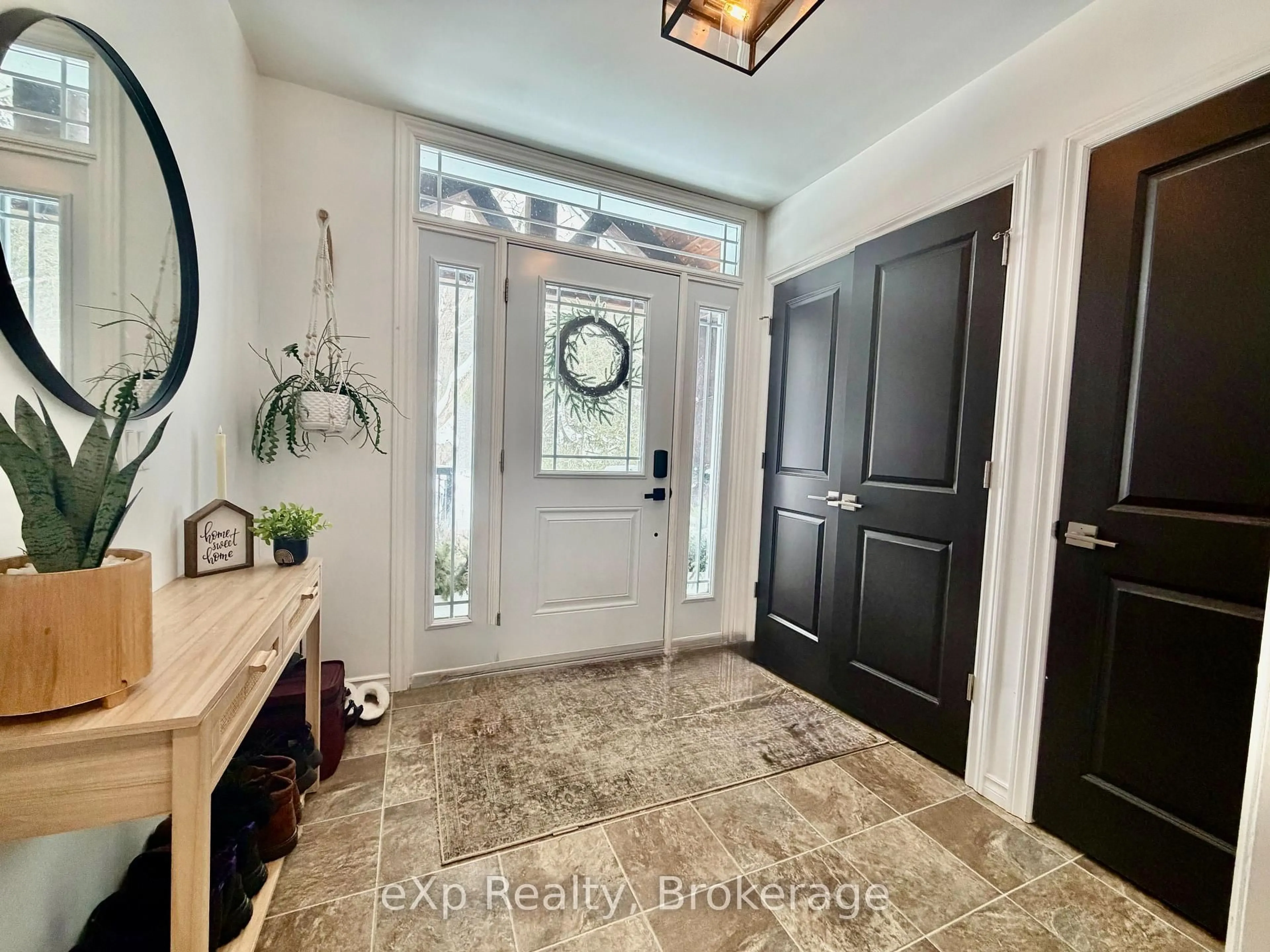 Indoor entryway for 39626 GLENANNON ROAD, Morris Turnberry Ontario N0G 2W0