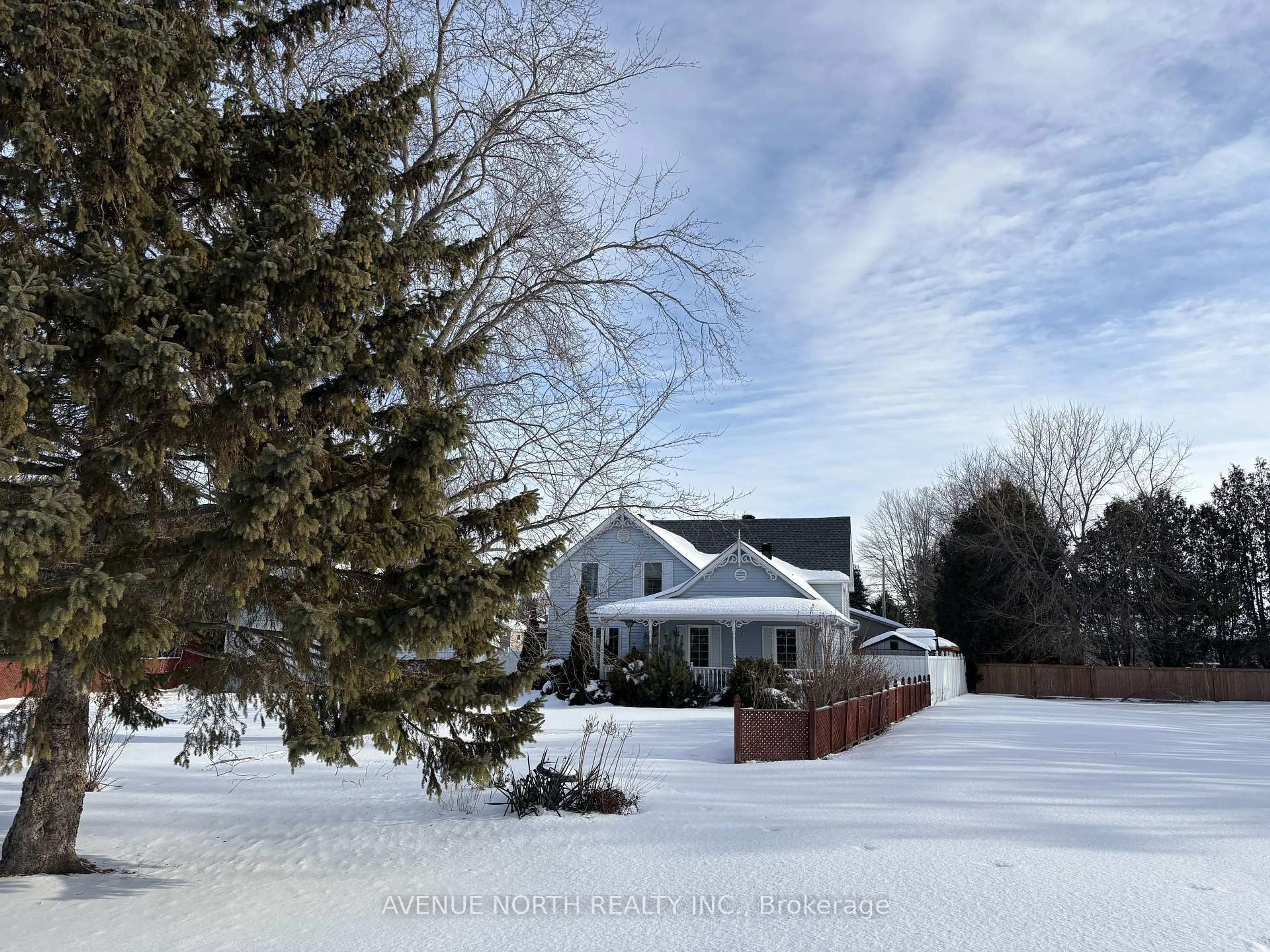 A pic from outside/outdoor area/front of a property/back of a property/a pic from drone, mountain view for 21 Pilon St, Russell Ontario K0A 1W0