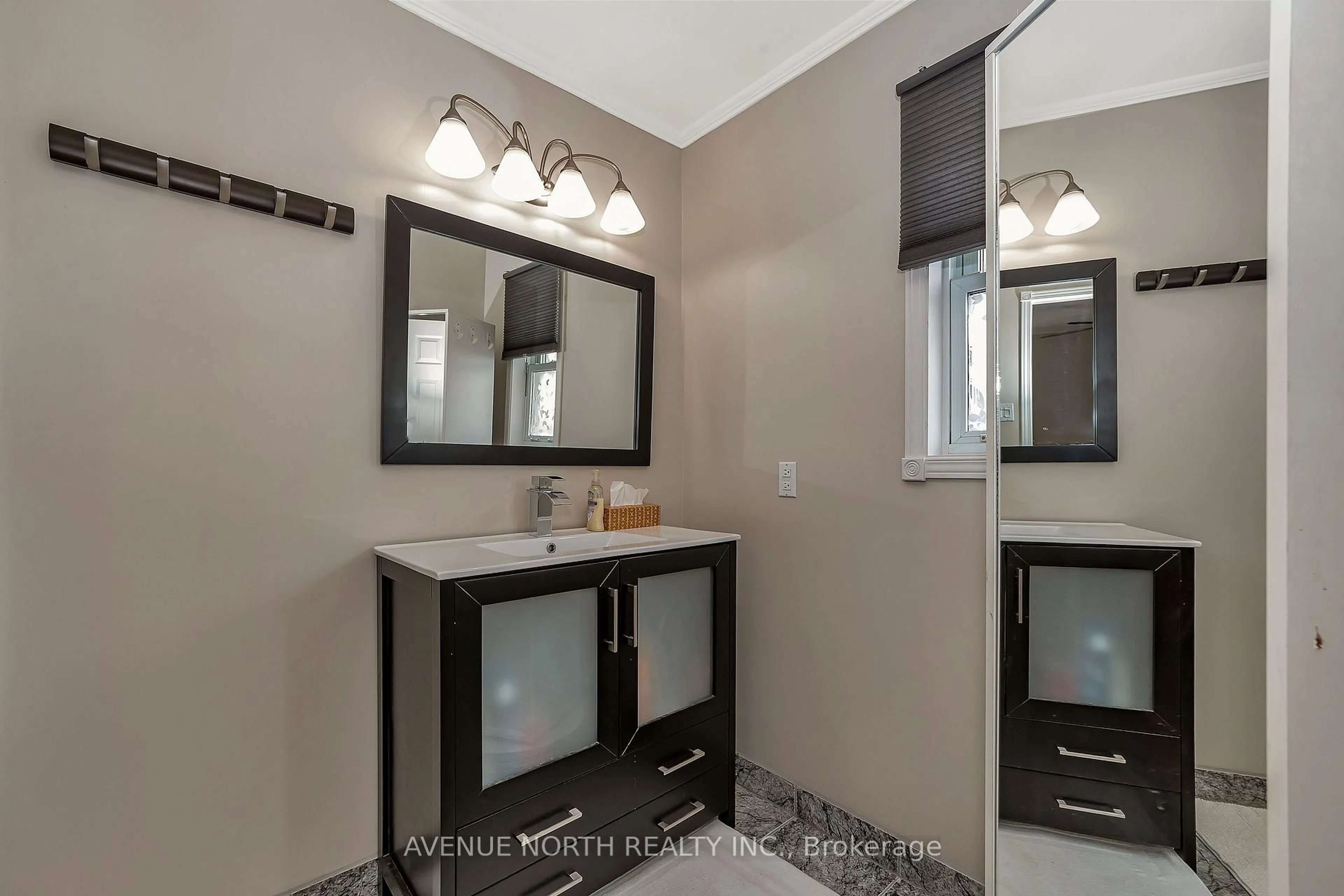 Standard bathroom, ceramic/tile floor for 21 Pilon St, Russell Ontario K0A 1W0