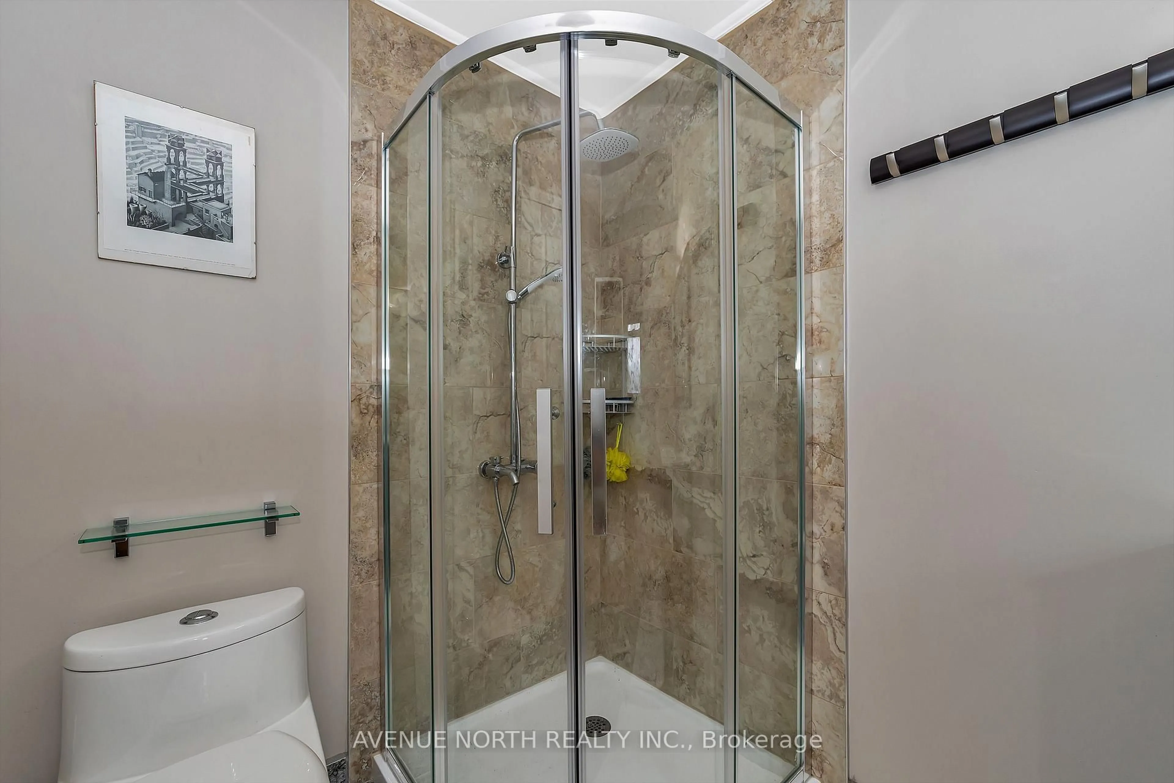 Standard bathroom, ceramic/tile floor for 21 Pilon St, Russell Ontario K0A 1W0