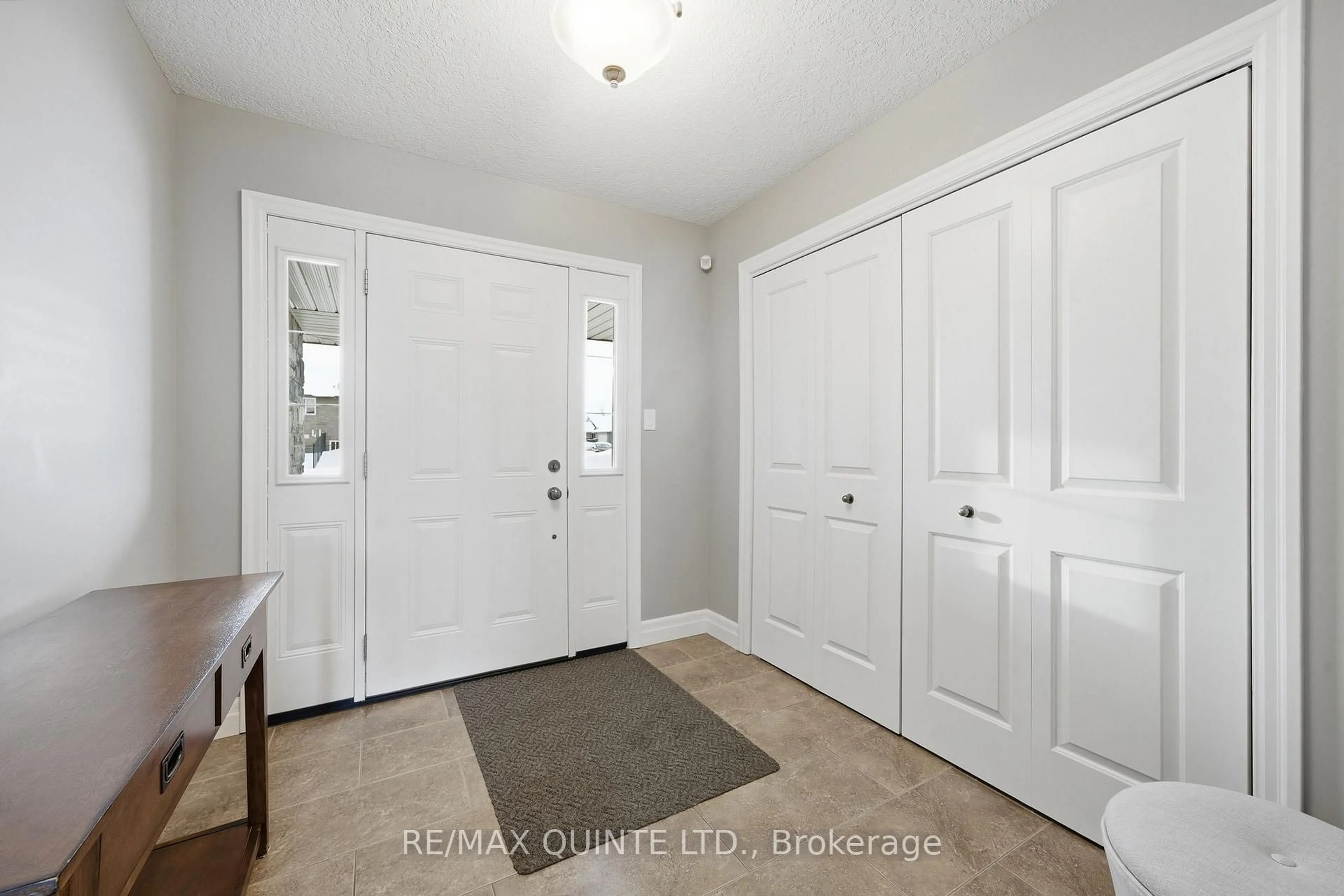Indoor entryway for 54 Cortland Cres, Barry's Bay Ontario K0K 1B0
