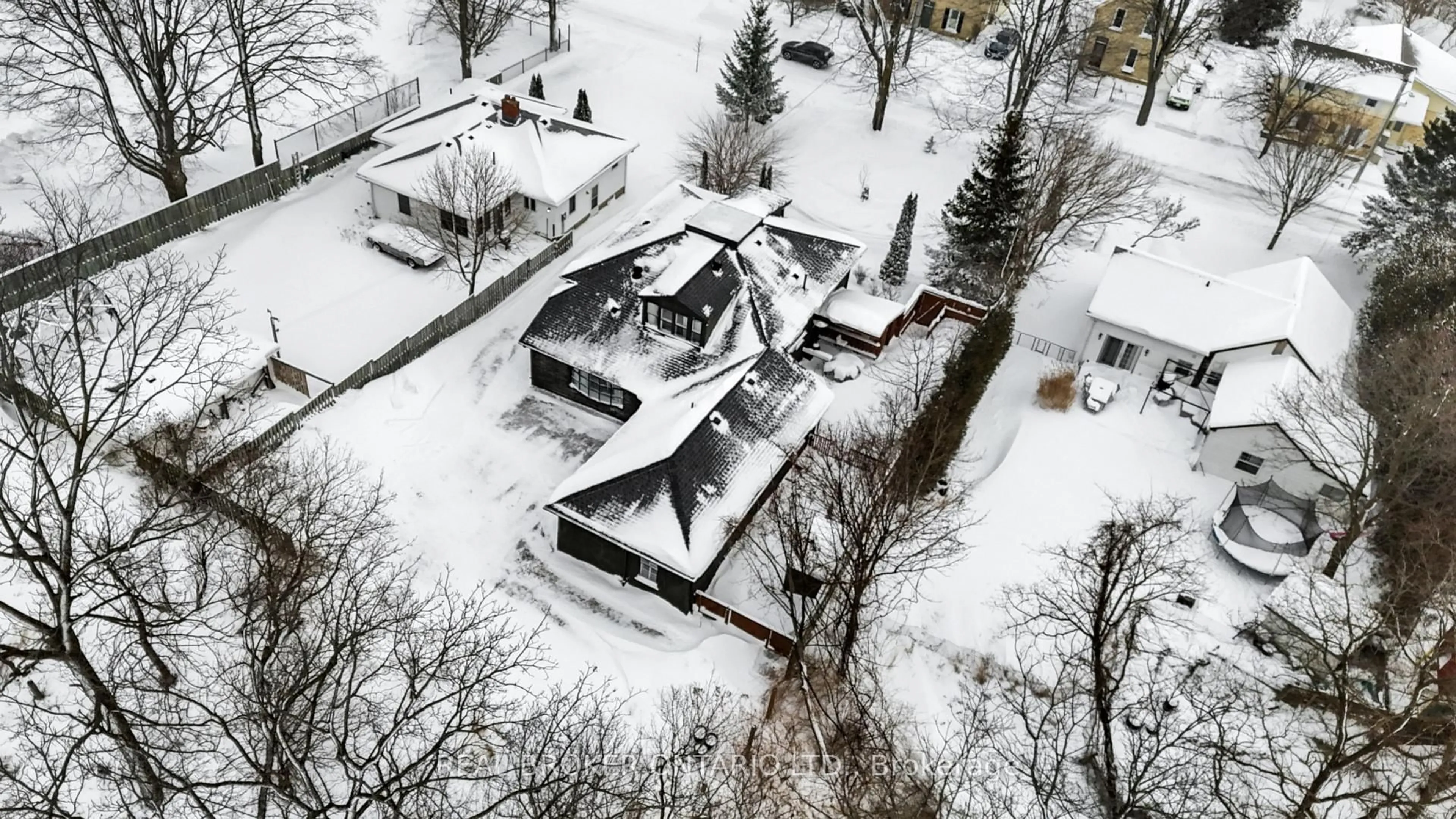 A pic from outside/outdoor area/front of a property/back of a property/a pic from drone, street for 664 Olde Victoria St, Kincardine Ontario N2Z 2A5
