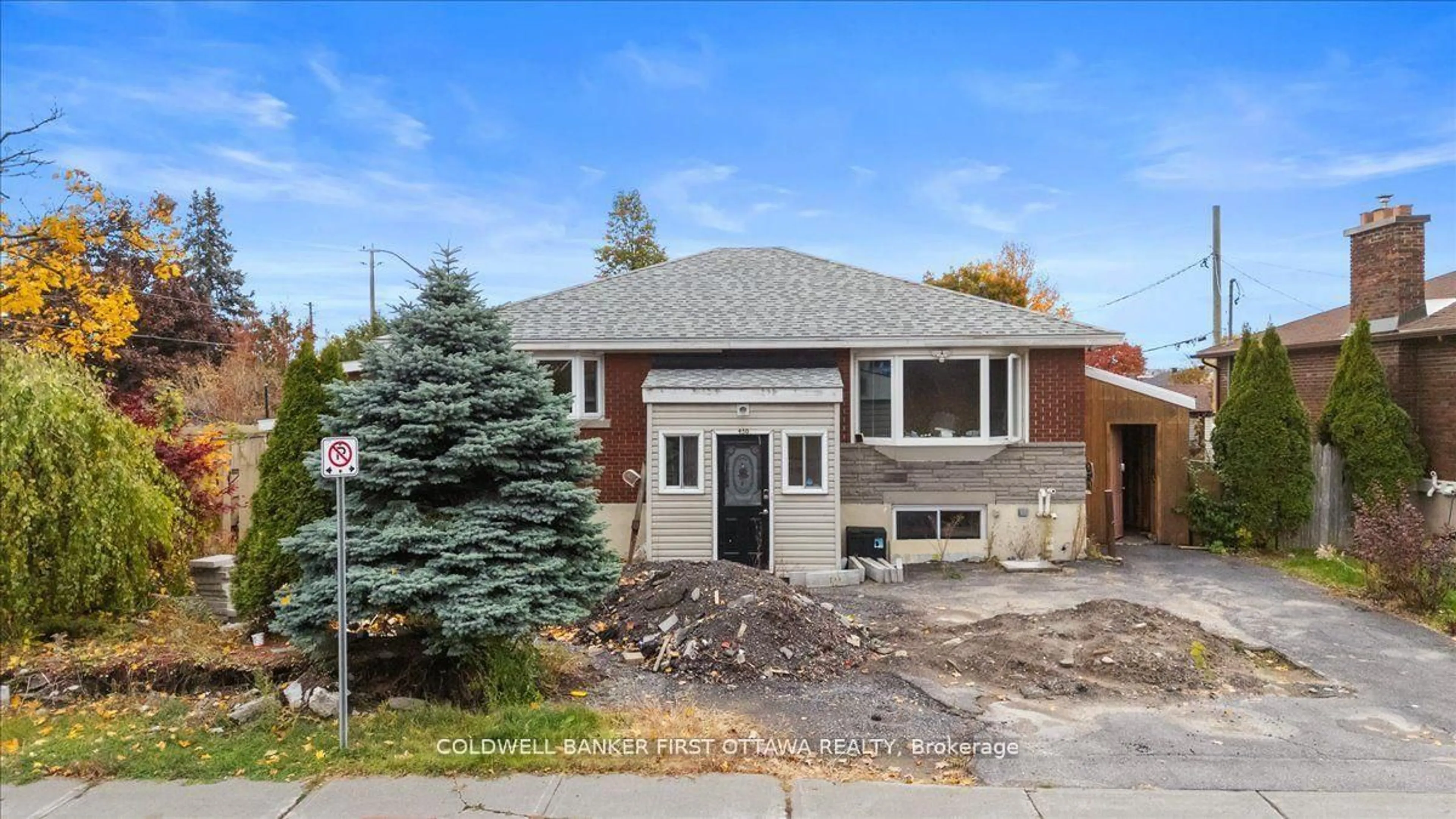 Home with brick exterior material, street for 450 Tremblay Rd, Ottawa Ontario K1G 0C9