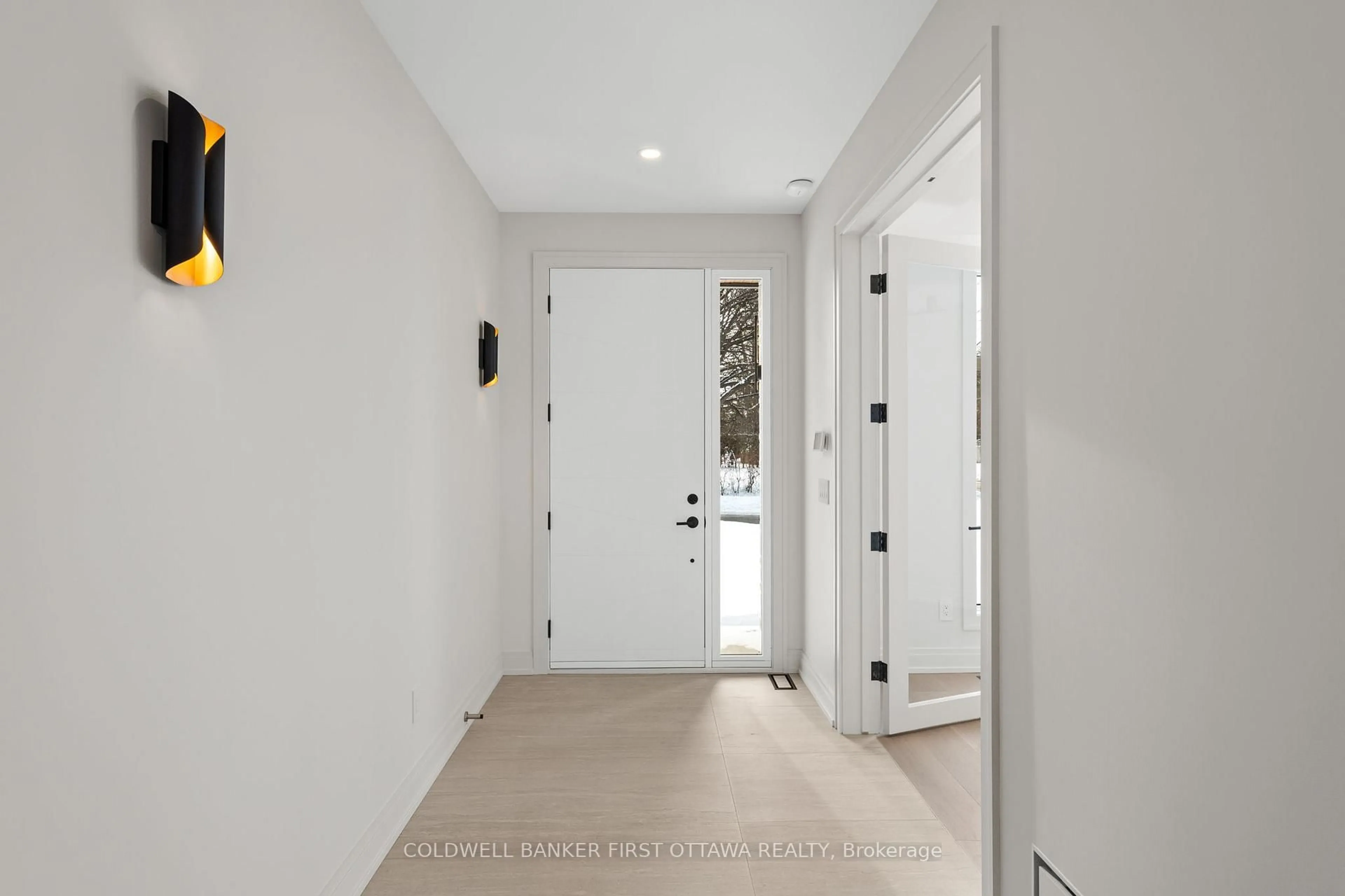 Indoor entryway for 93 LOTTA Ave, Ottawa Ontario K2G 2B8