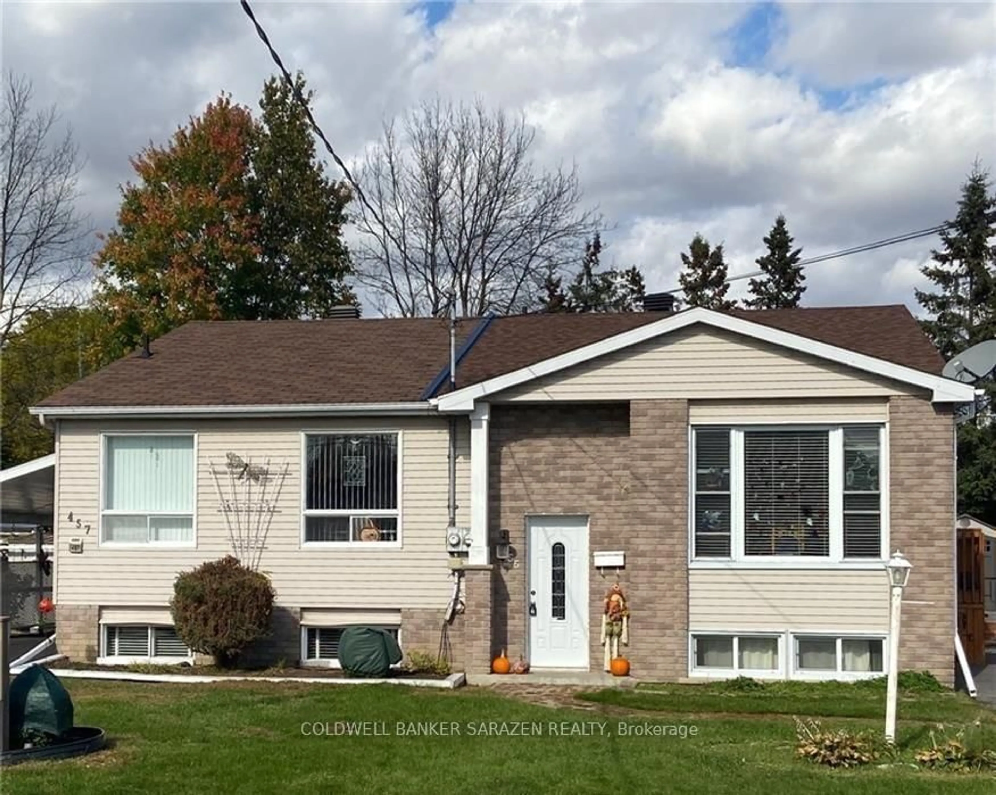 Home with vinyl exterior material, street for 455 Patrick St, Cornwall Ontario K6K 1L3