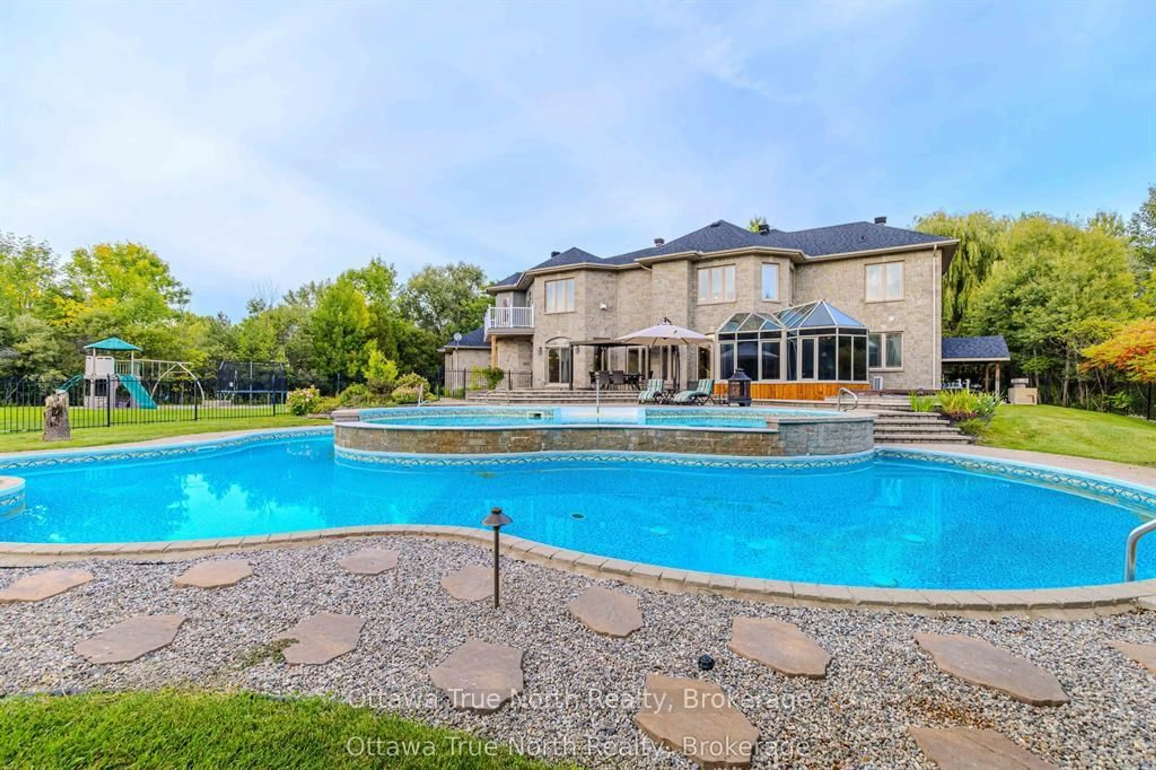 Pool for 5884 Earlscourt Cres, Ottawa Ontario K4M 1K2