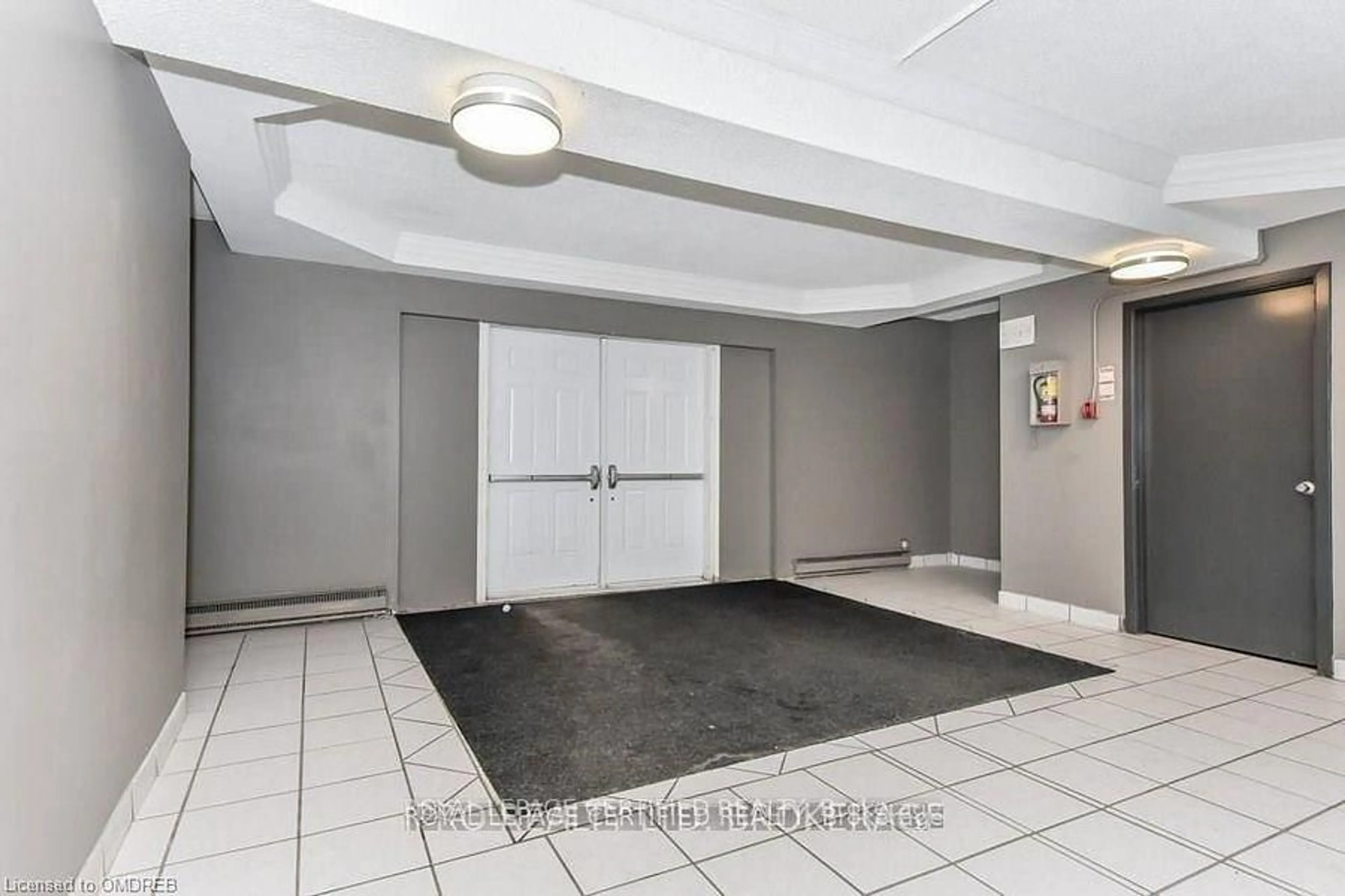 Indoor foyer for 766 Walter St, Cambridge Ontario N3H 4P3