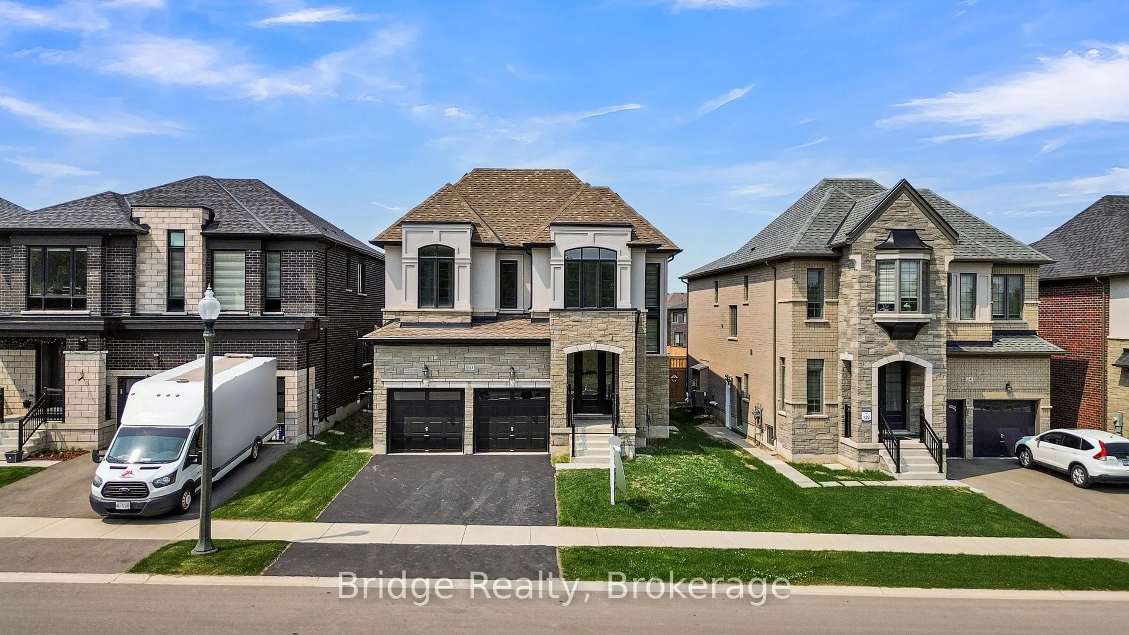 A pic from outside/outdoor area/front of a property/back of a property/a pic from drone, street for 1343 Upper Thames Dr, Woodstock Ontario N4T 0N1