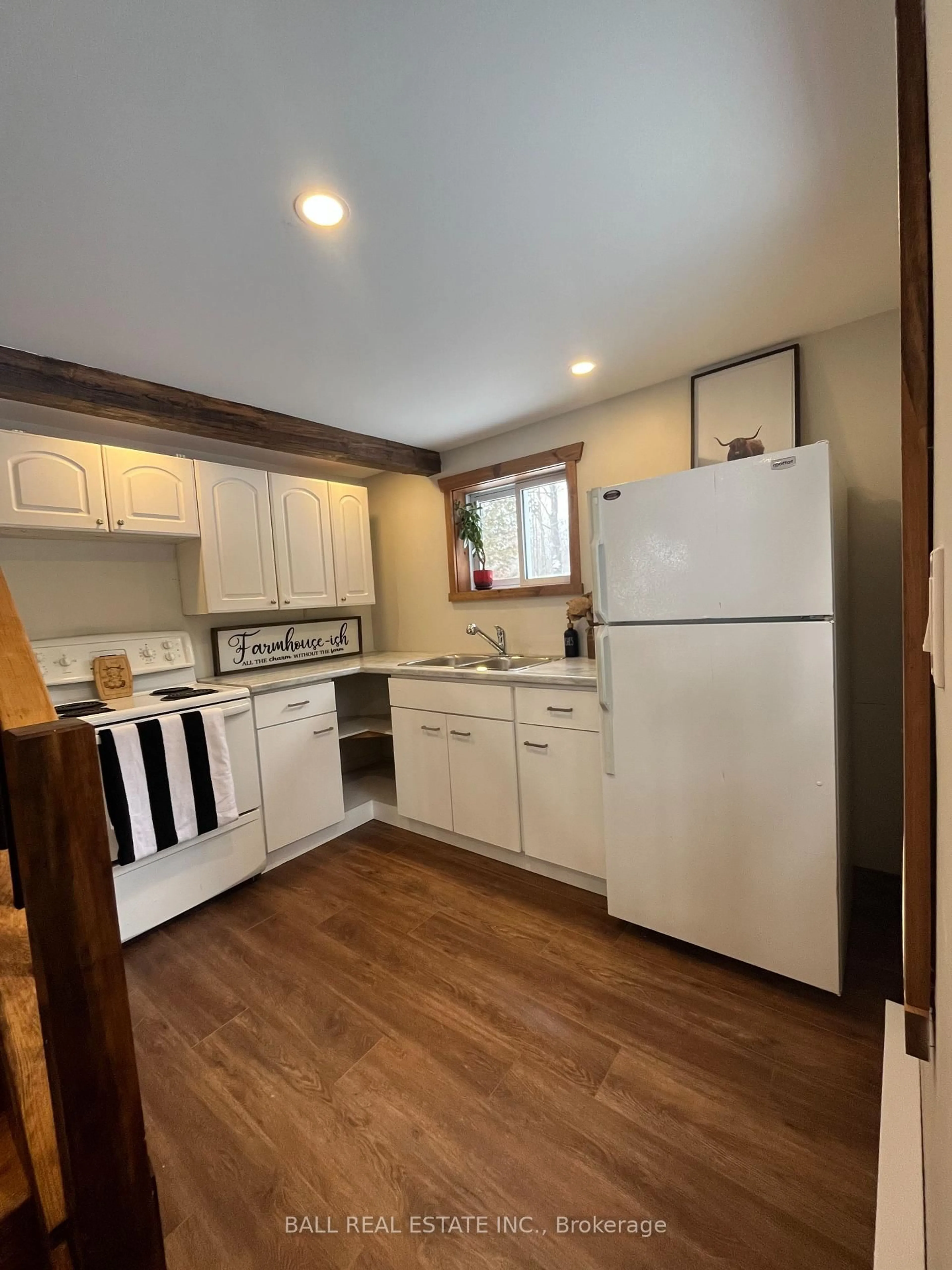 Standard kitchen, wood/laminate floor for 216 Lasswade Rd, North Kawartha Ontario K0L 1A0