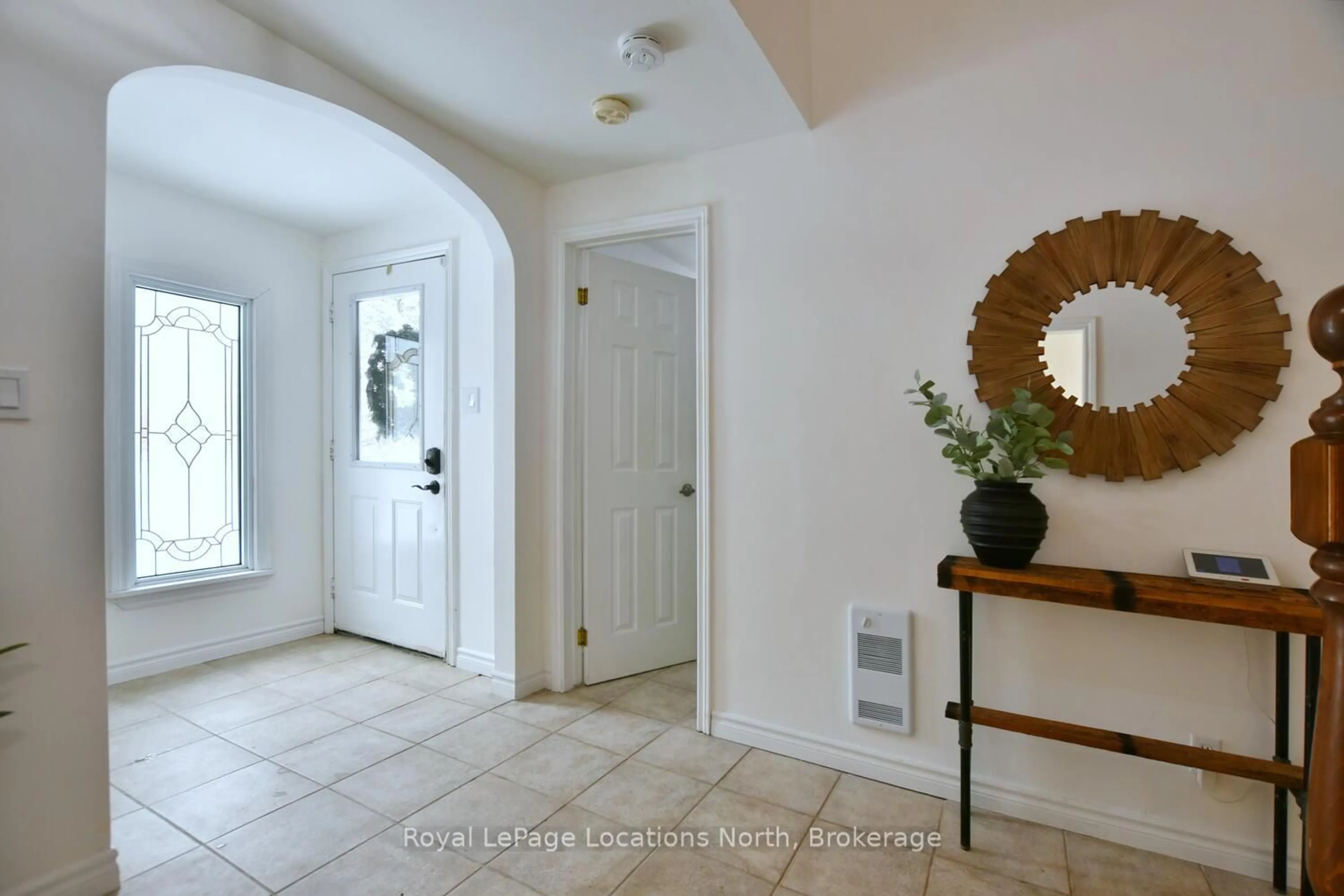 Indoor entryway for 111 Martin Grve, Blue Mountains Ontario L9Y 0N5