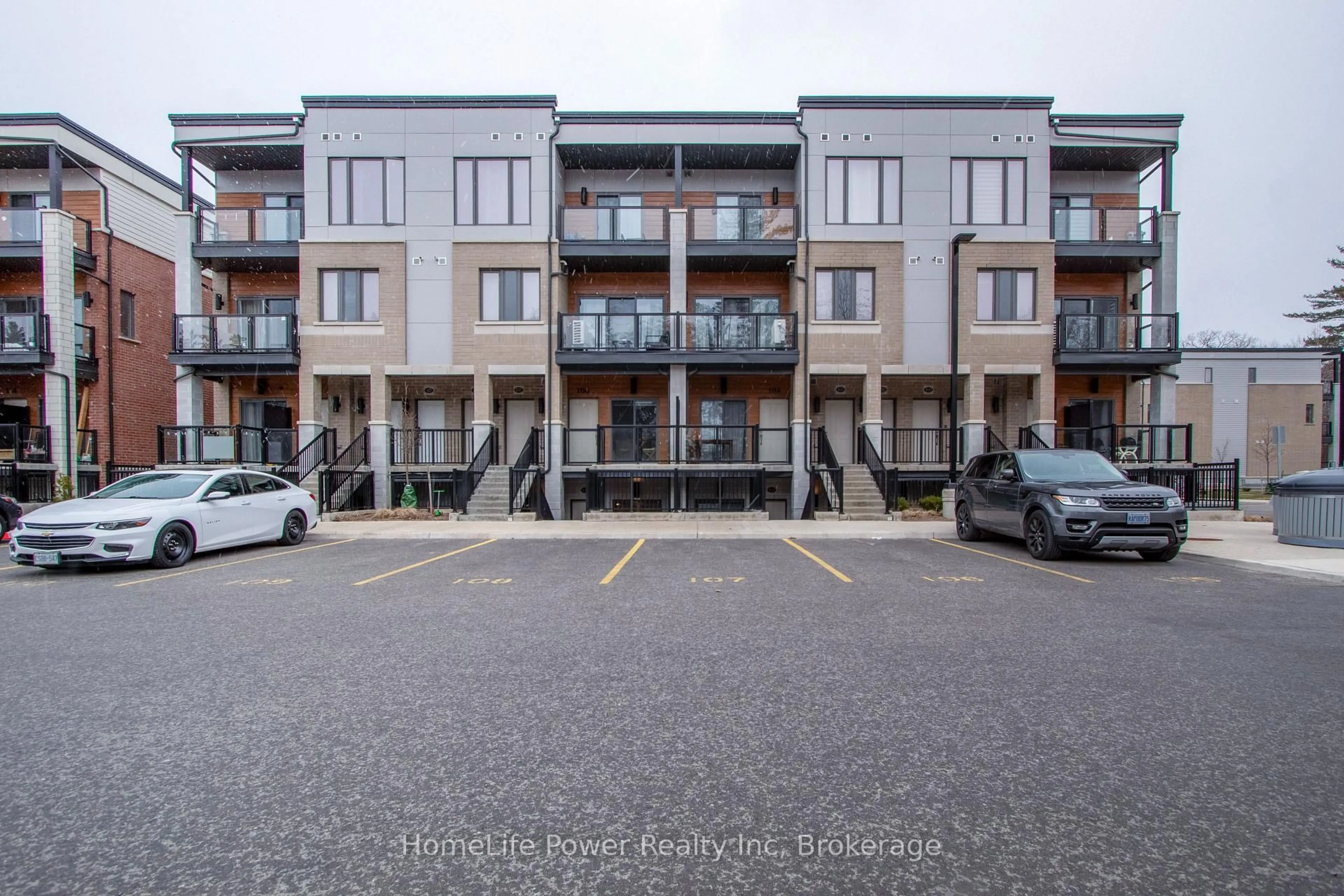 A pic from outside/outdoor area/front of a property/back of a property/a pic from drone, street for 25 ISHERWOOD Ave, Cambridge Ontario N1R 0E2