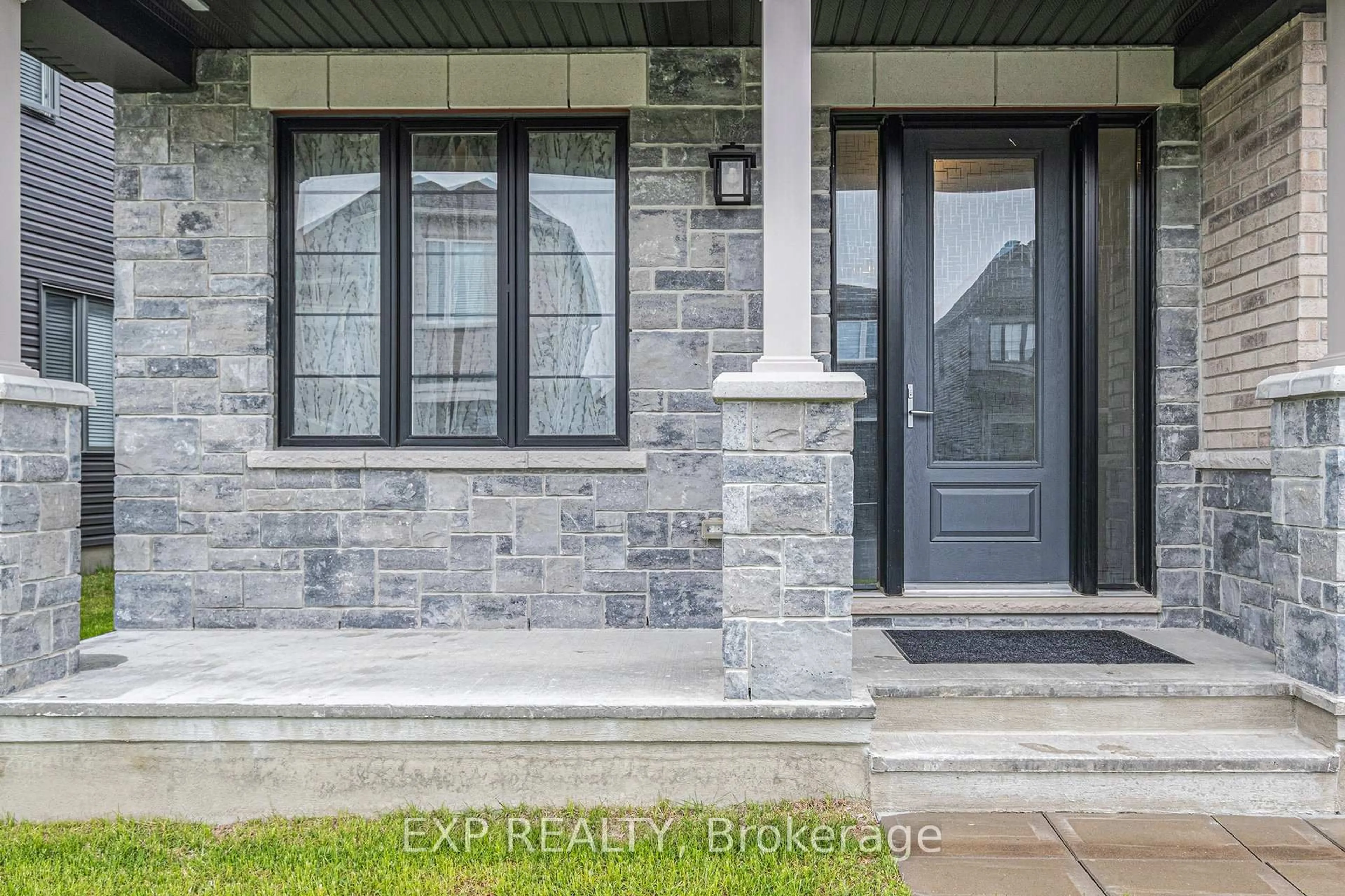 Indoor entryway for 528 Anchor Circ, Ottawa Ontario K4M 0X5