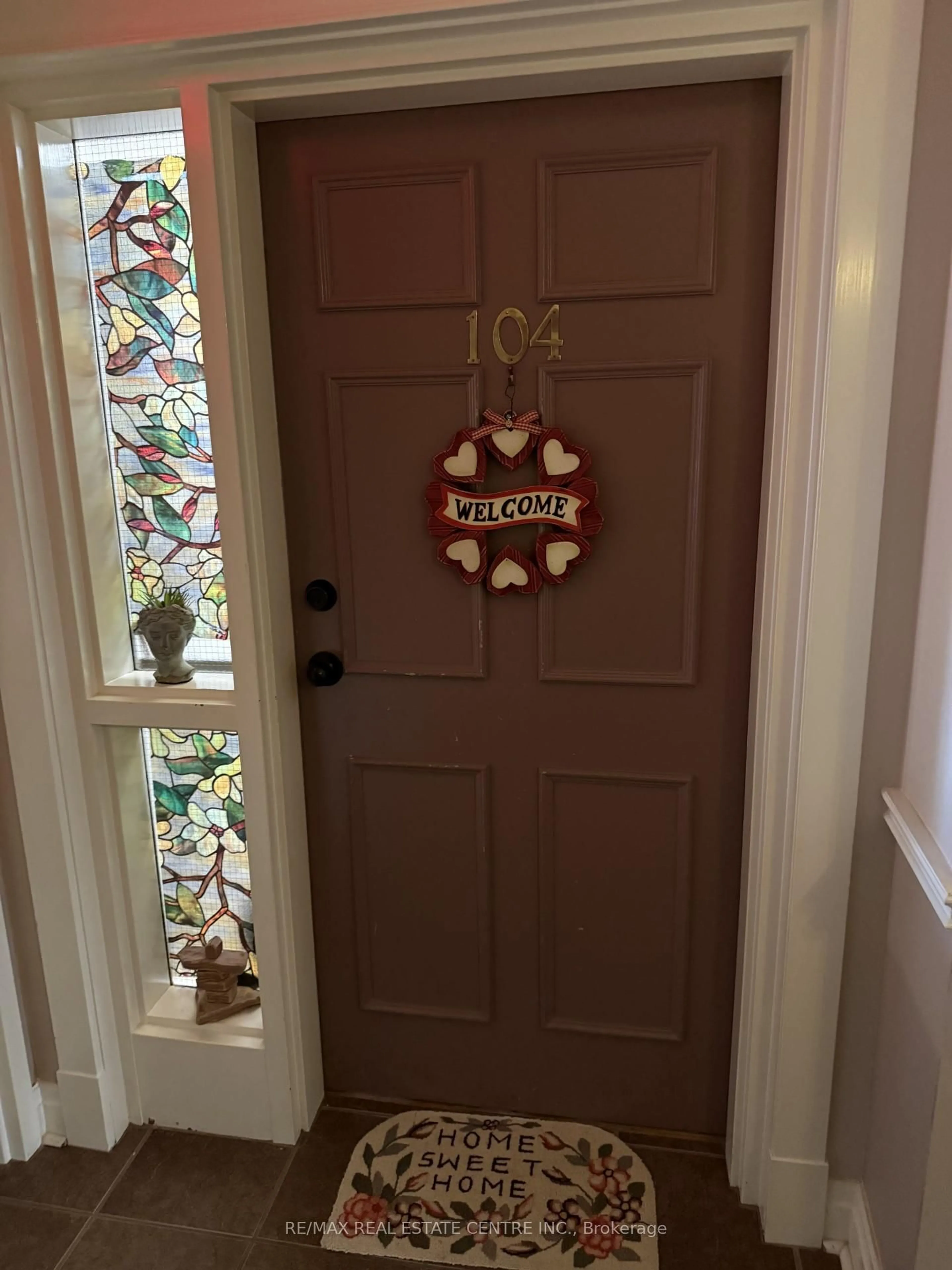 Indoor entryway for 6381 Dunn St #104, Niagara Falls Ontario L2G 2P6