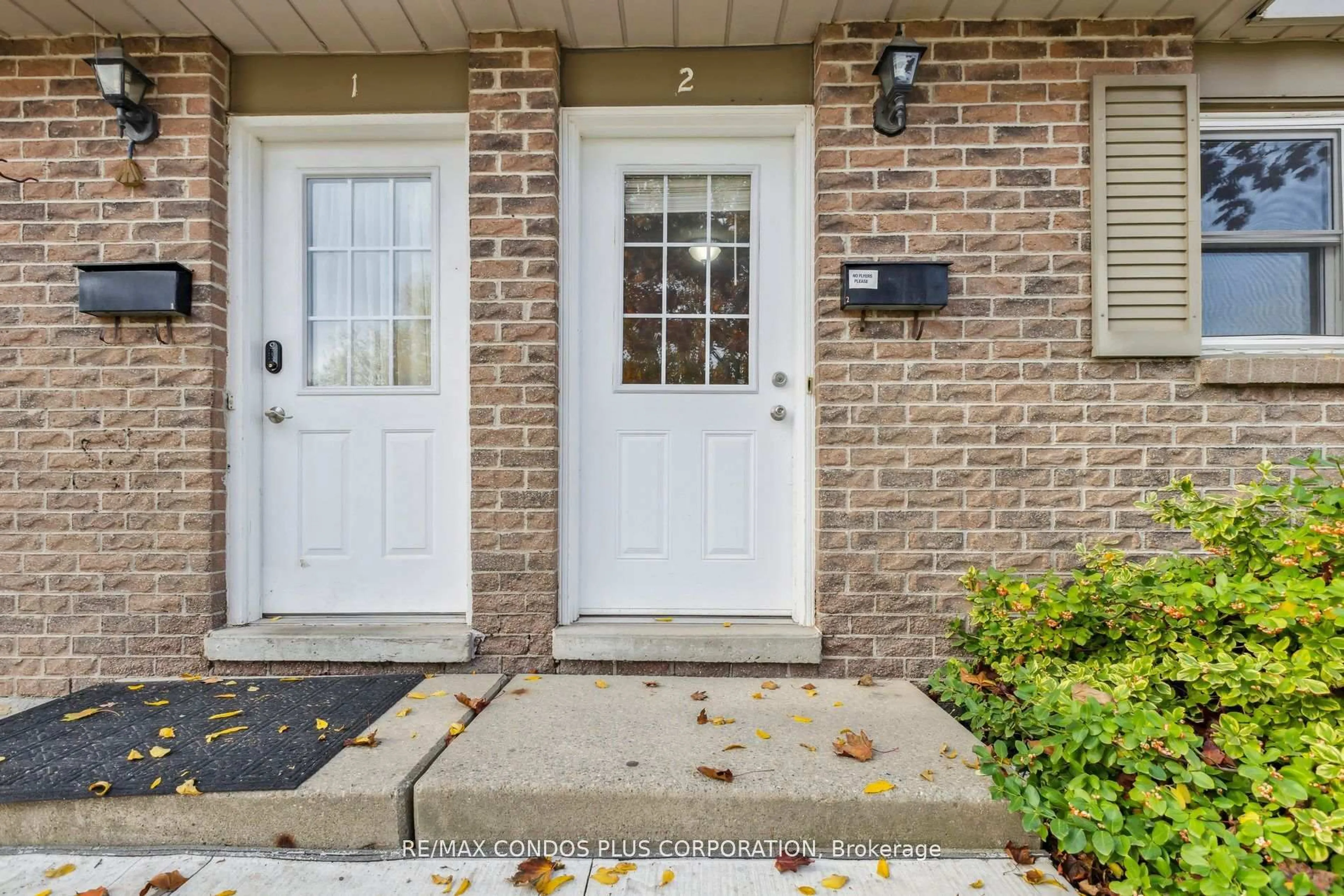 Indoor entryway for 294 FERGUS Ave #2, Kitchener Ontario N2A 2H5