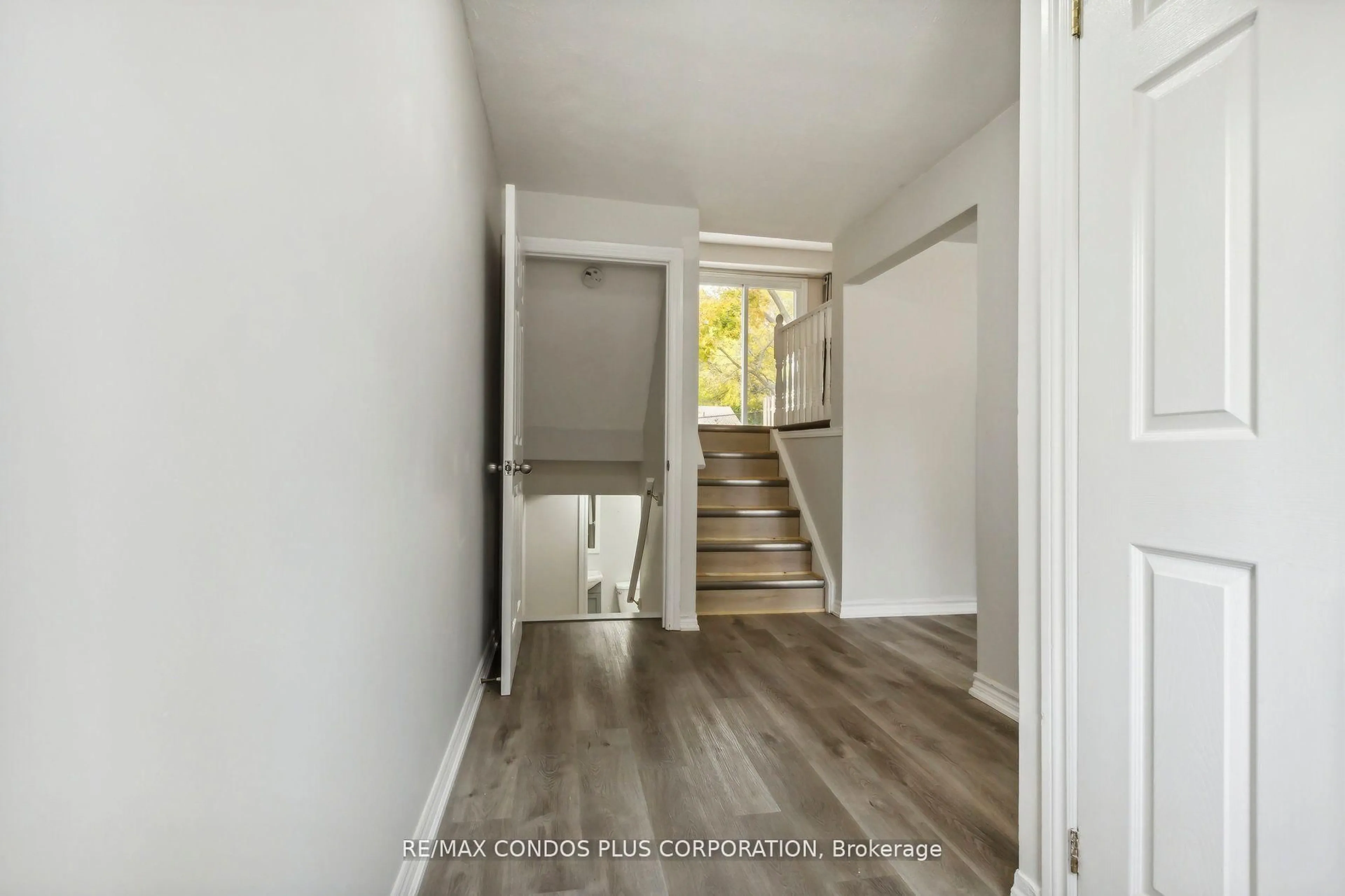 Indoor entryway for 294 FERGUS Ave #2, Kitchener Ontario N2A 2H5