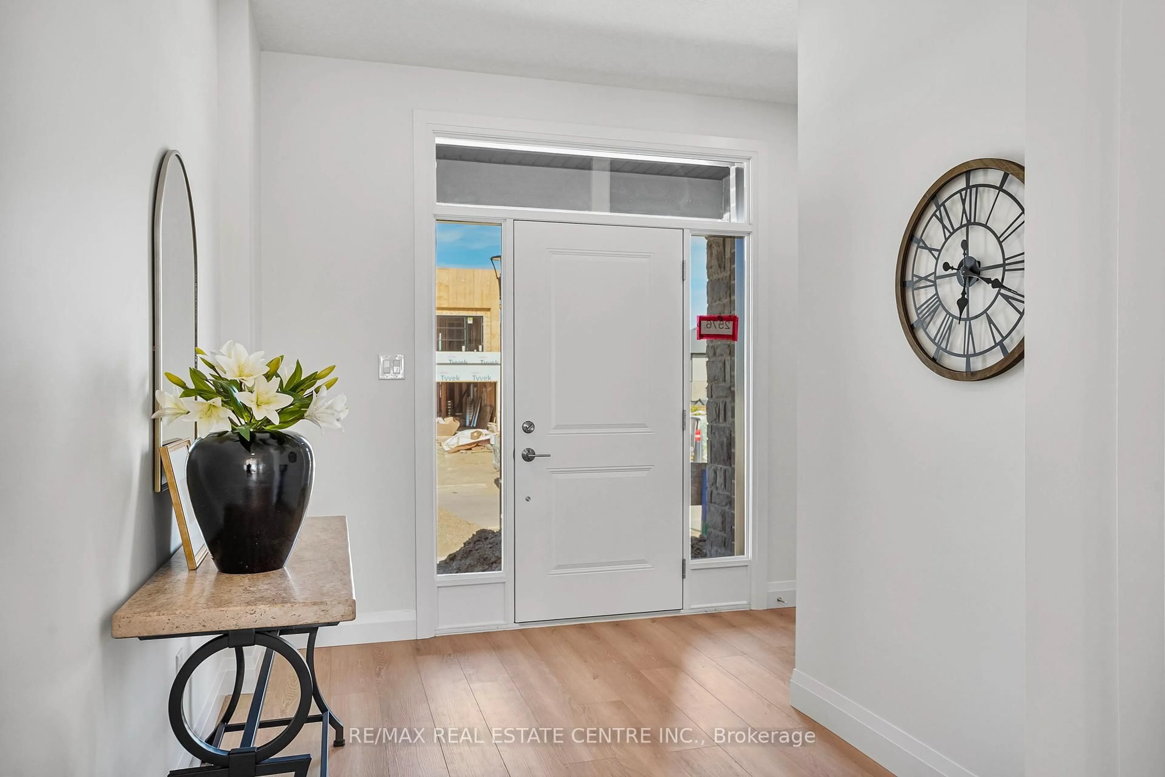 Indoor entryway for 2568 Constance Ave, London South Ontario N6M 1E7