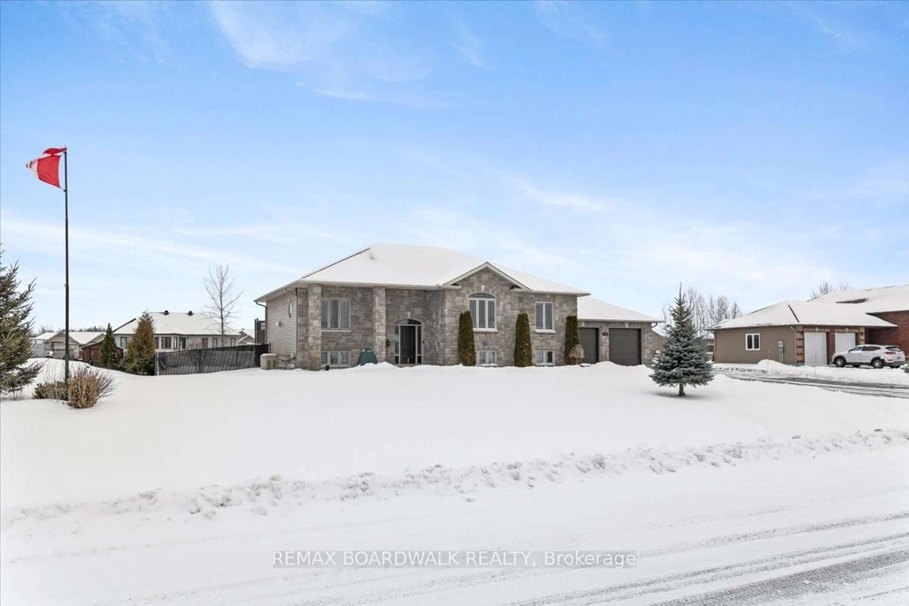 A pic from outside/outdoor area/front of a property/back of a property/a pic from drone, unknown for 3421 Summerbreeze Dr, Osgoode Ontario K0A 2W0