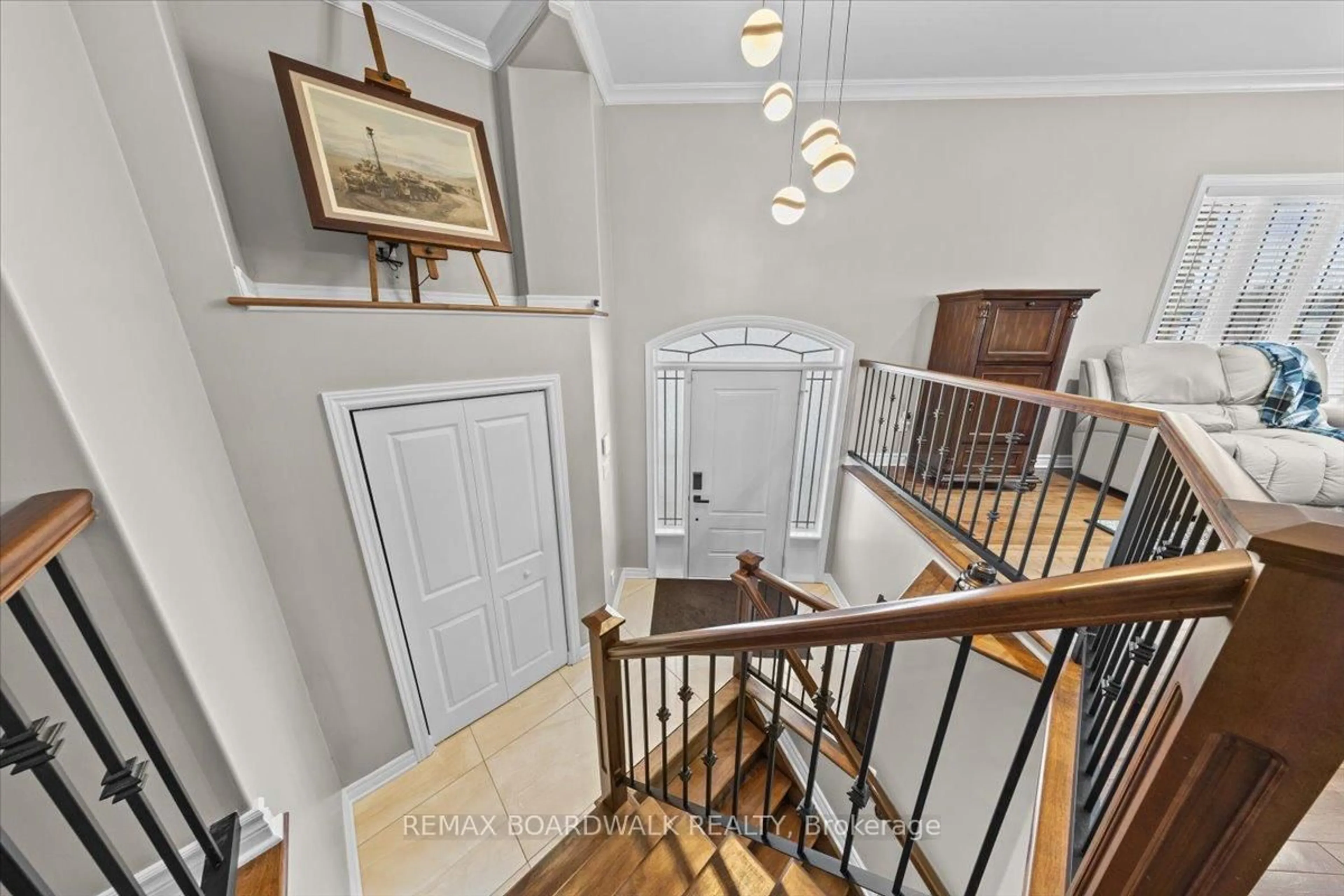 Indoor foyer for 3421 Summerbreeze Dr, Osgoode Ontario K0A 2W0