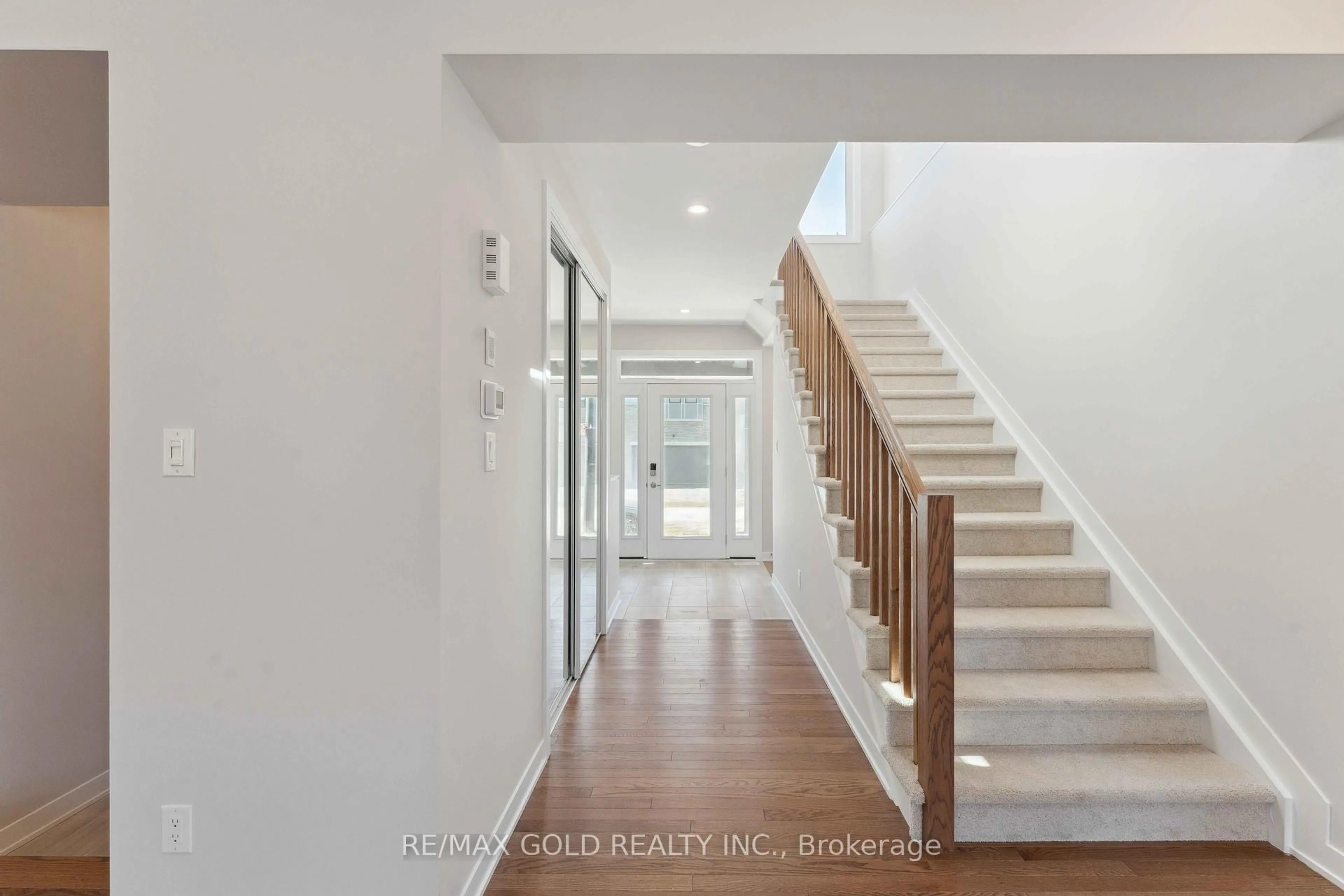 Indoor entryway for 356 Peninsula Rd, Richmond Ontario K0A 2Z0