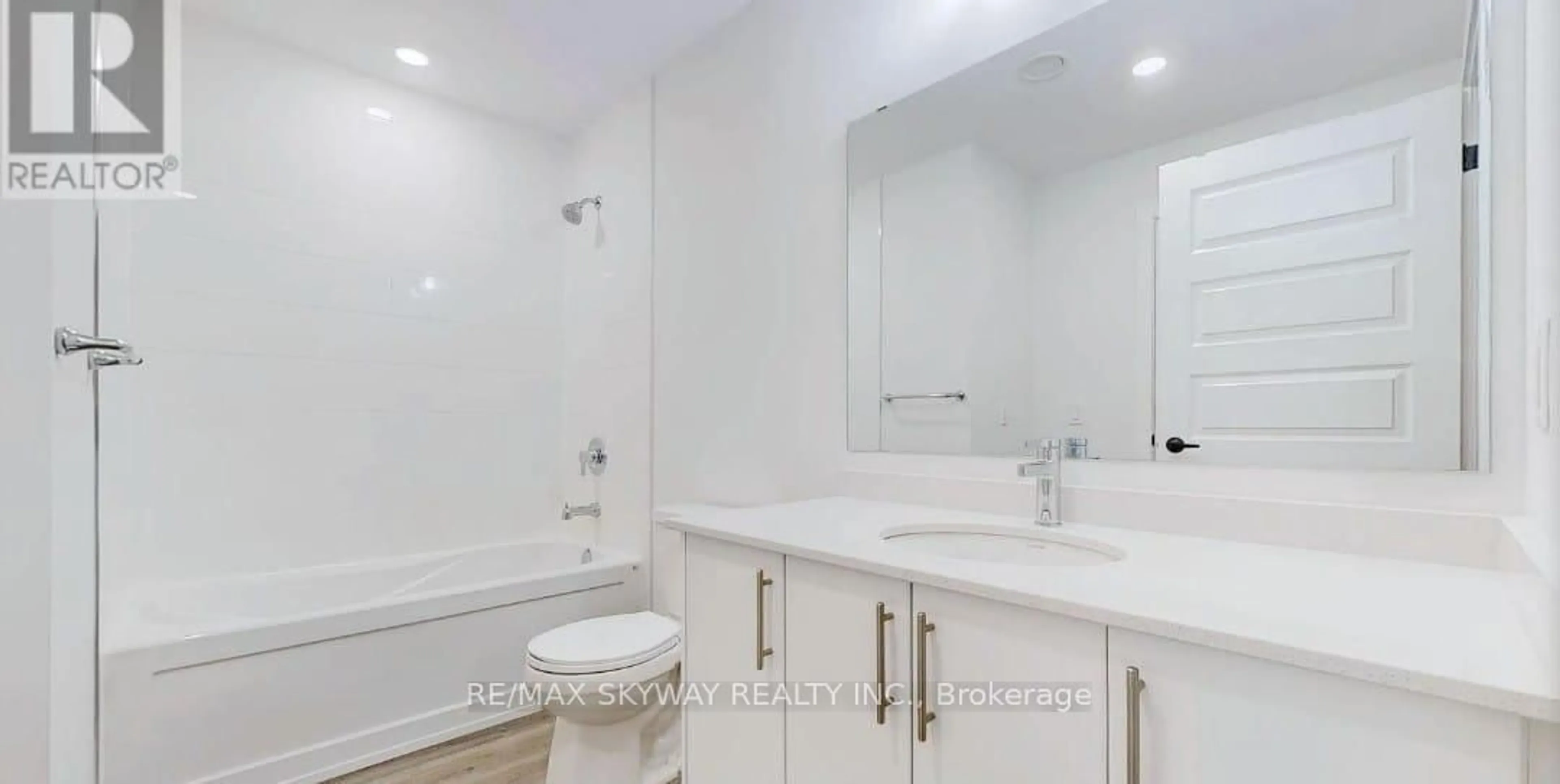 Standard bathroom, ceramic/tile floor for 1000 Lackner Pl #406, Kitchener Ontario N2A 0L9