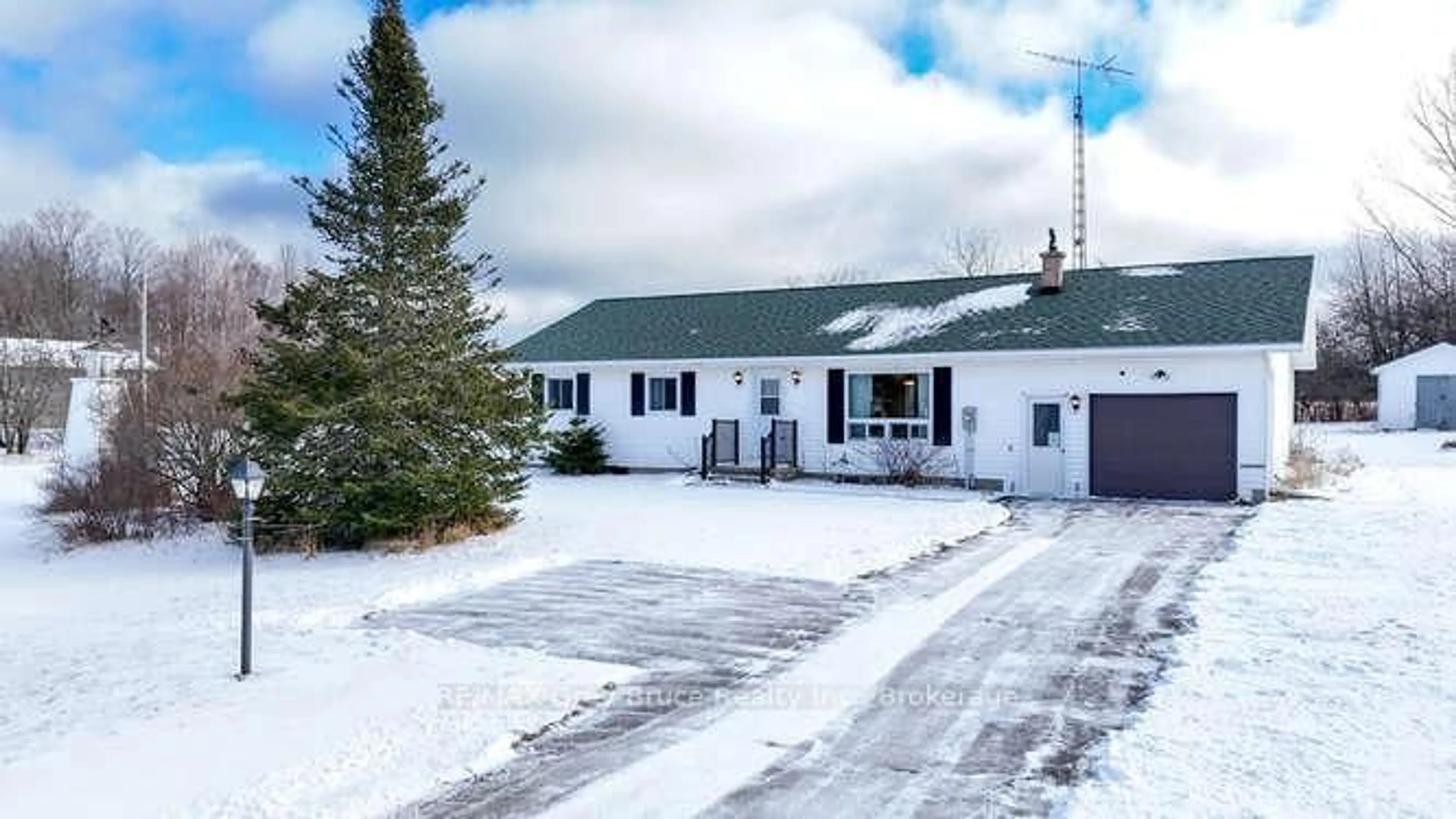 A pic from outside/outdoor area/front of a property/back of a property/a pic from drone, street for 26 Maple Golf Cres, Northern Bruce Peninsula Ontario N0H 2R0