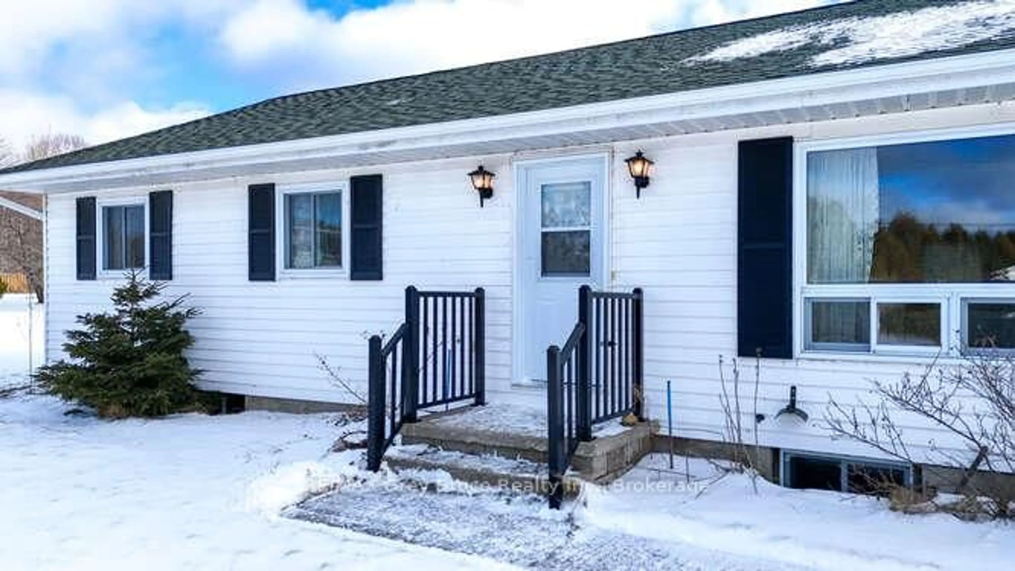 Home with vinyl exterior material, street for 26 Maple Golf Cres, Northern Bruce Peninsula Ontario N0H 2R0