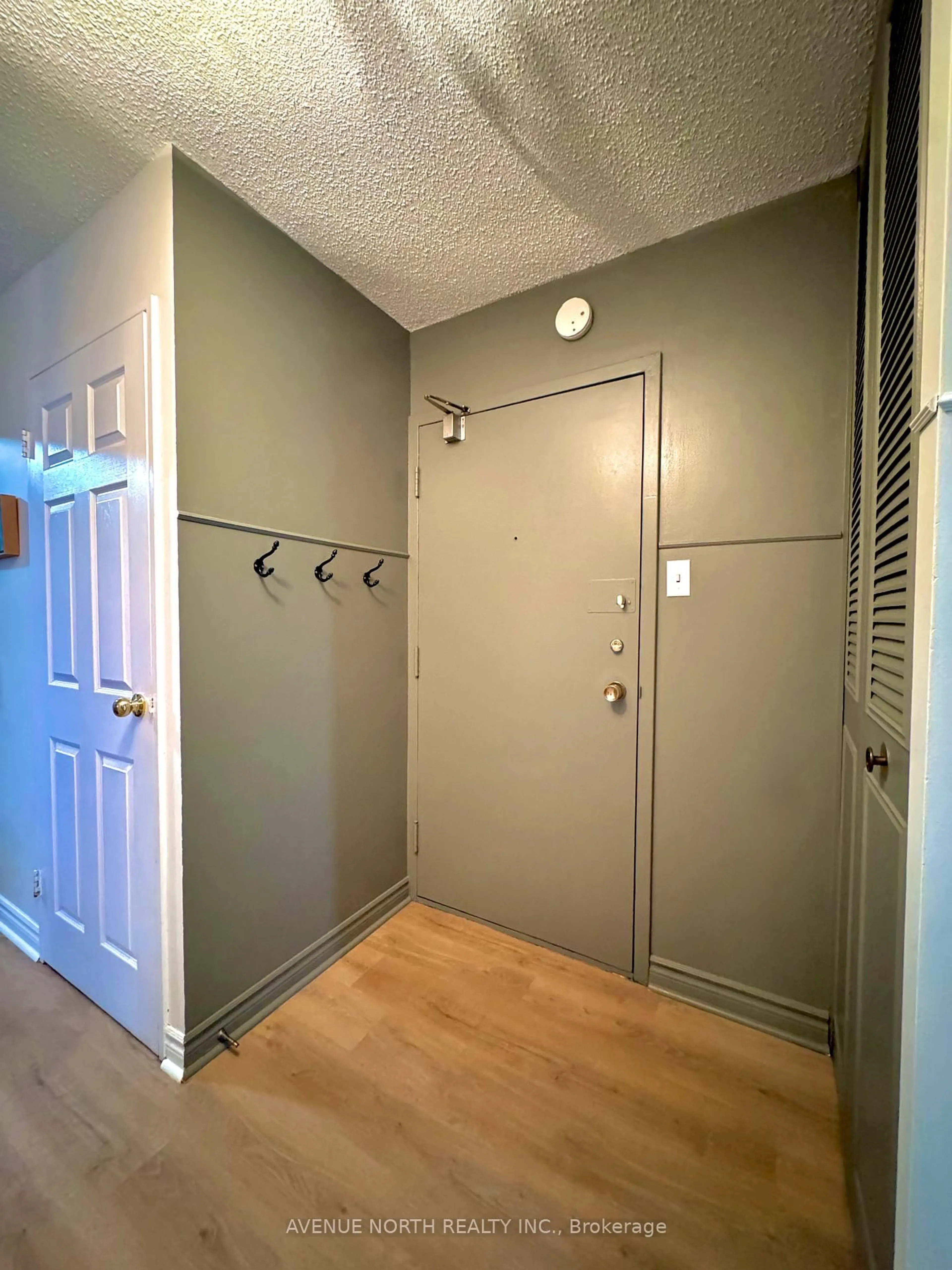 Indoor entryway for 1285 Cahill Dr #503, Ottawa Ontario K1V 9A7
